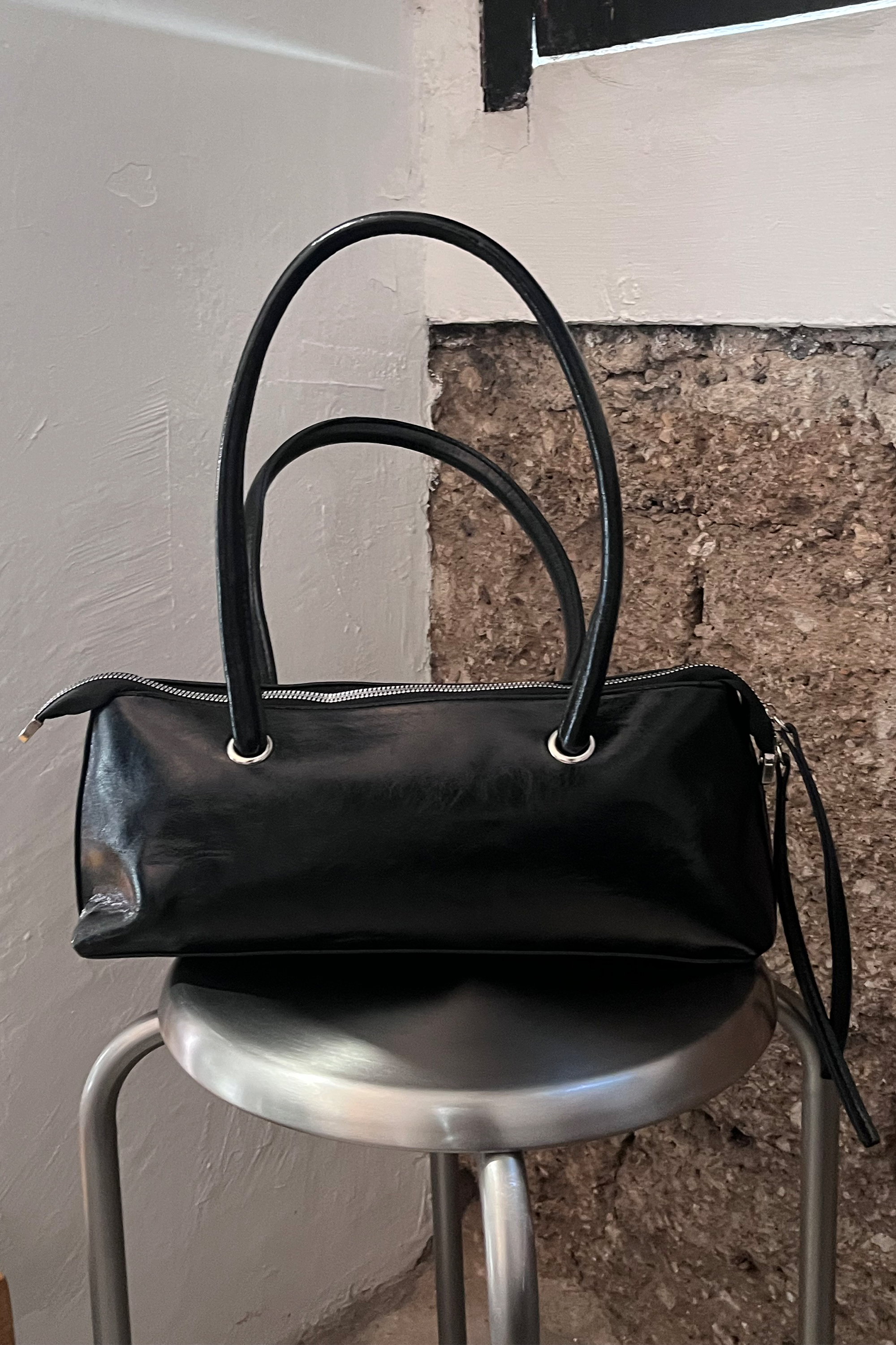 Bolsa baguette larga charol NEGRO
