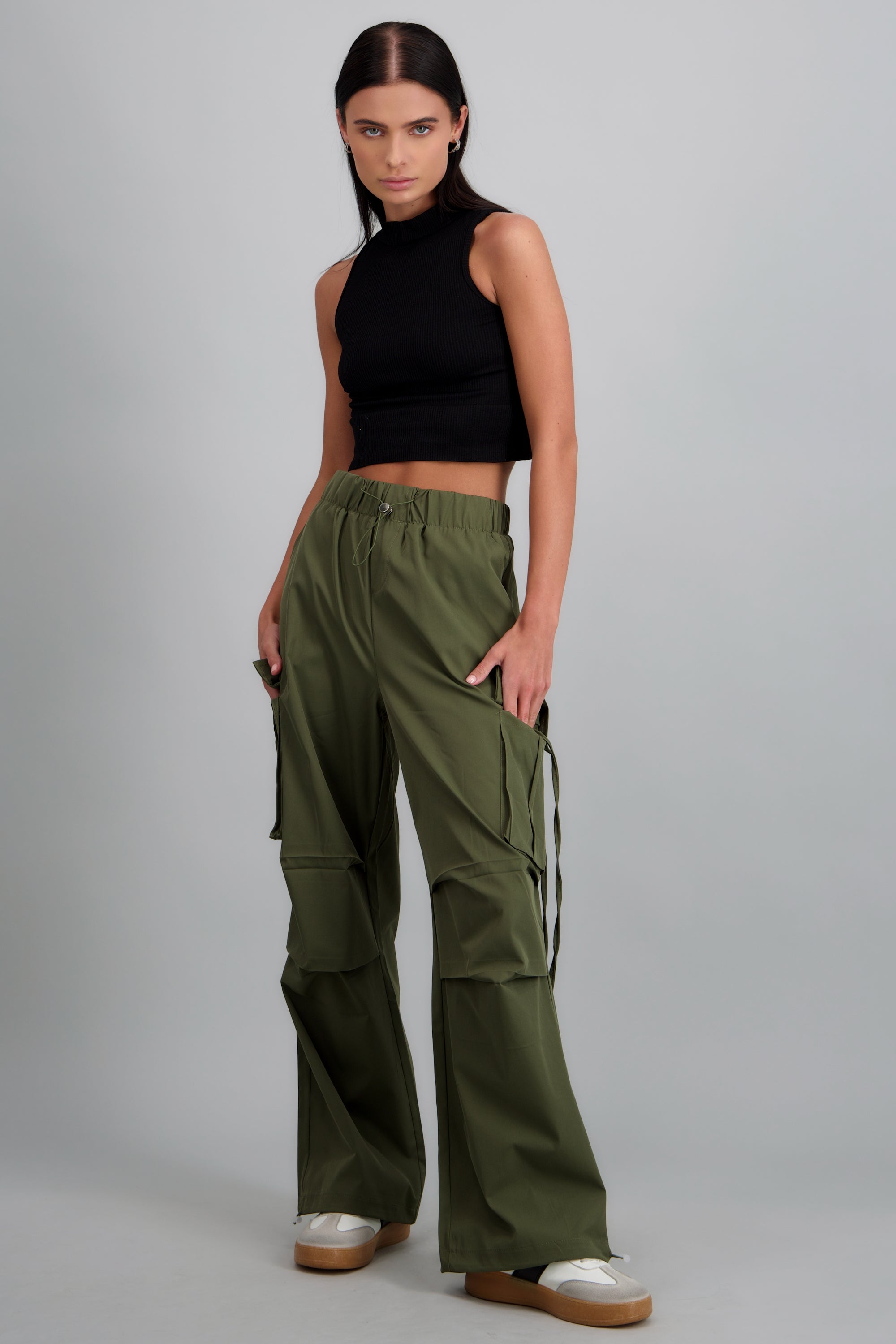 Pantalón cargo con jareta ajustable OLIVO