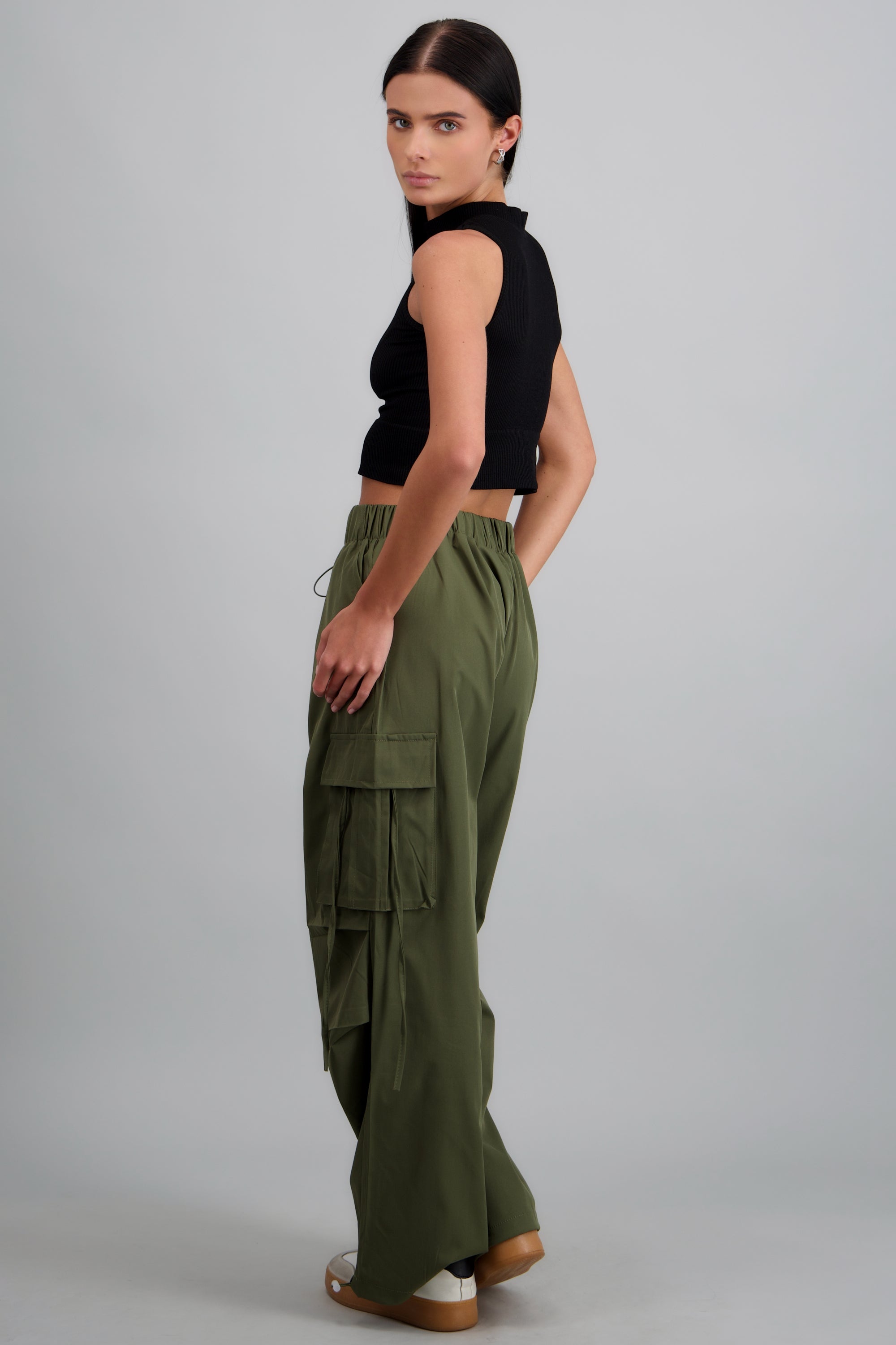 Pantalón cargo con jareta ajustable OLIVO