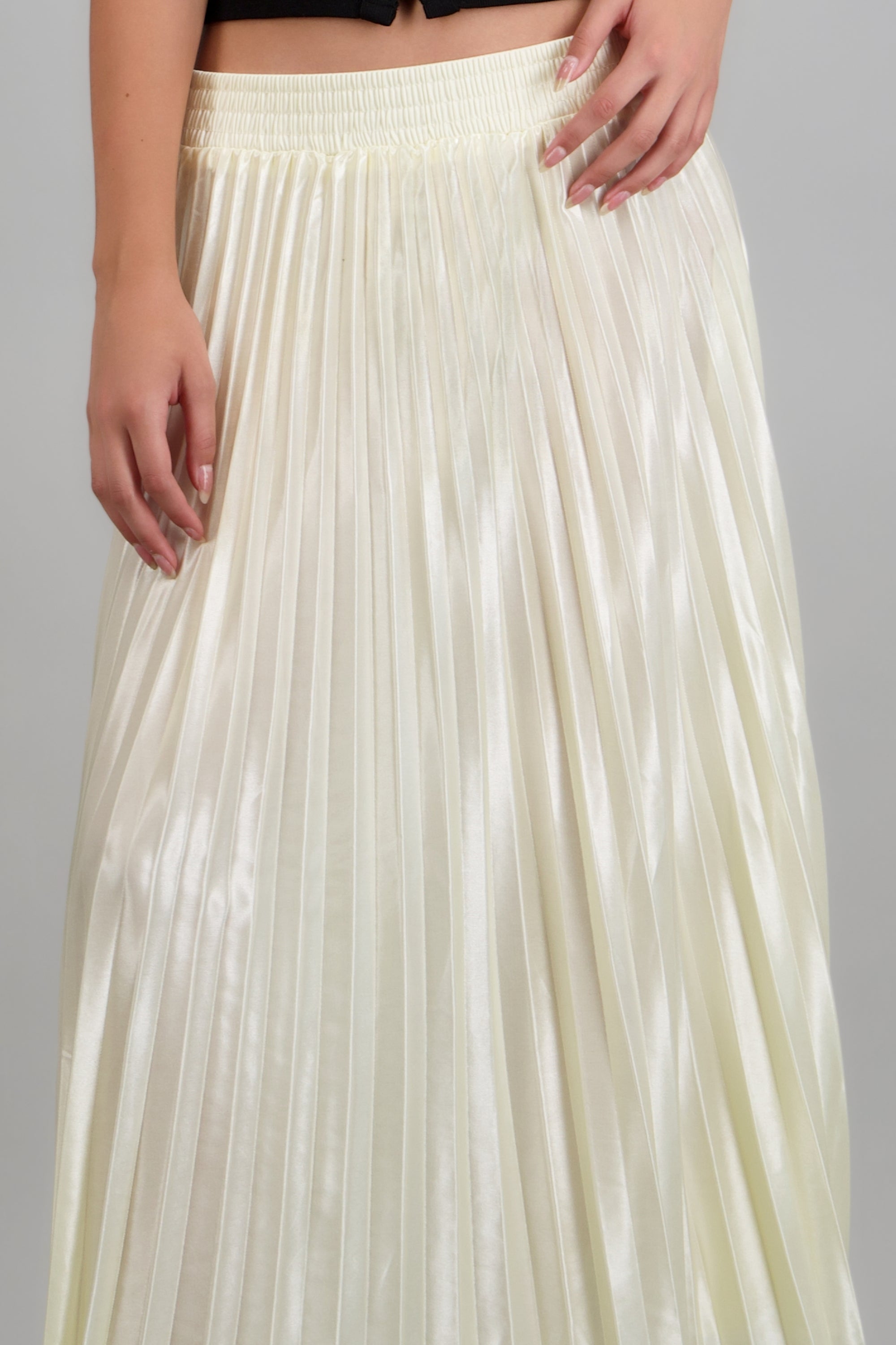 Falda midi plisada satinada BLANCO