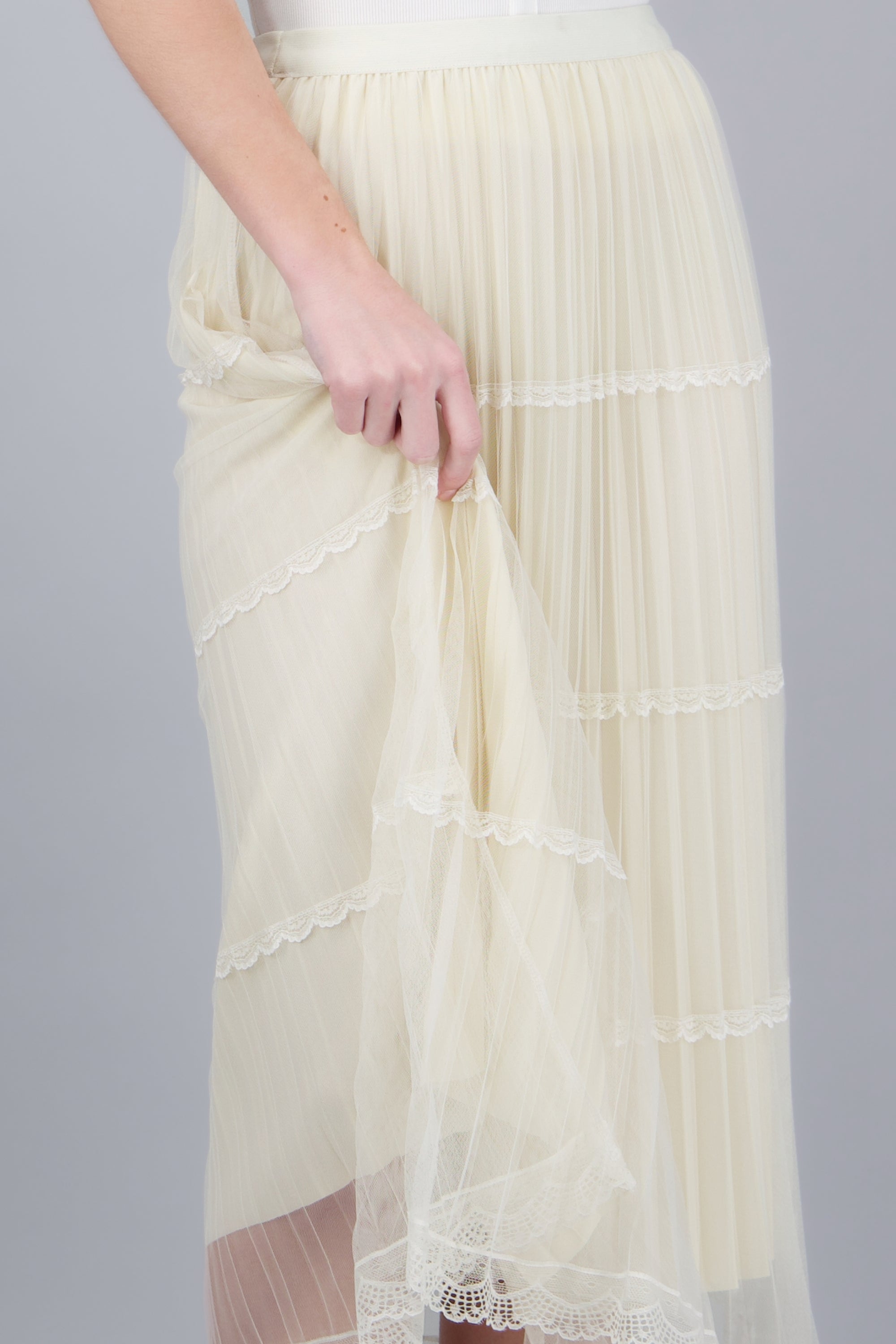Falda midi cortes plisada CREMA