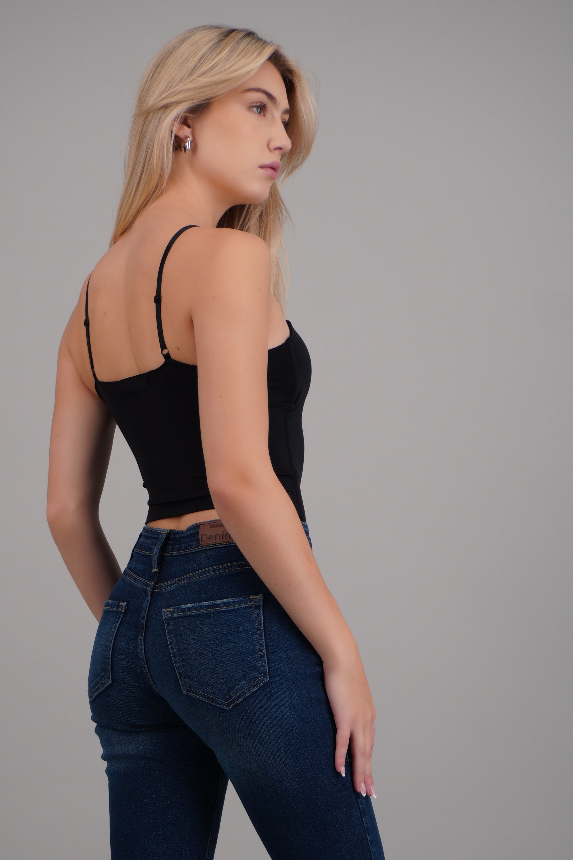 Crop top tirantes copas NEGRO