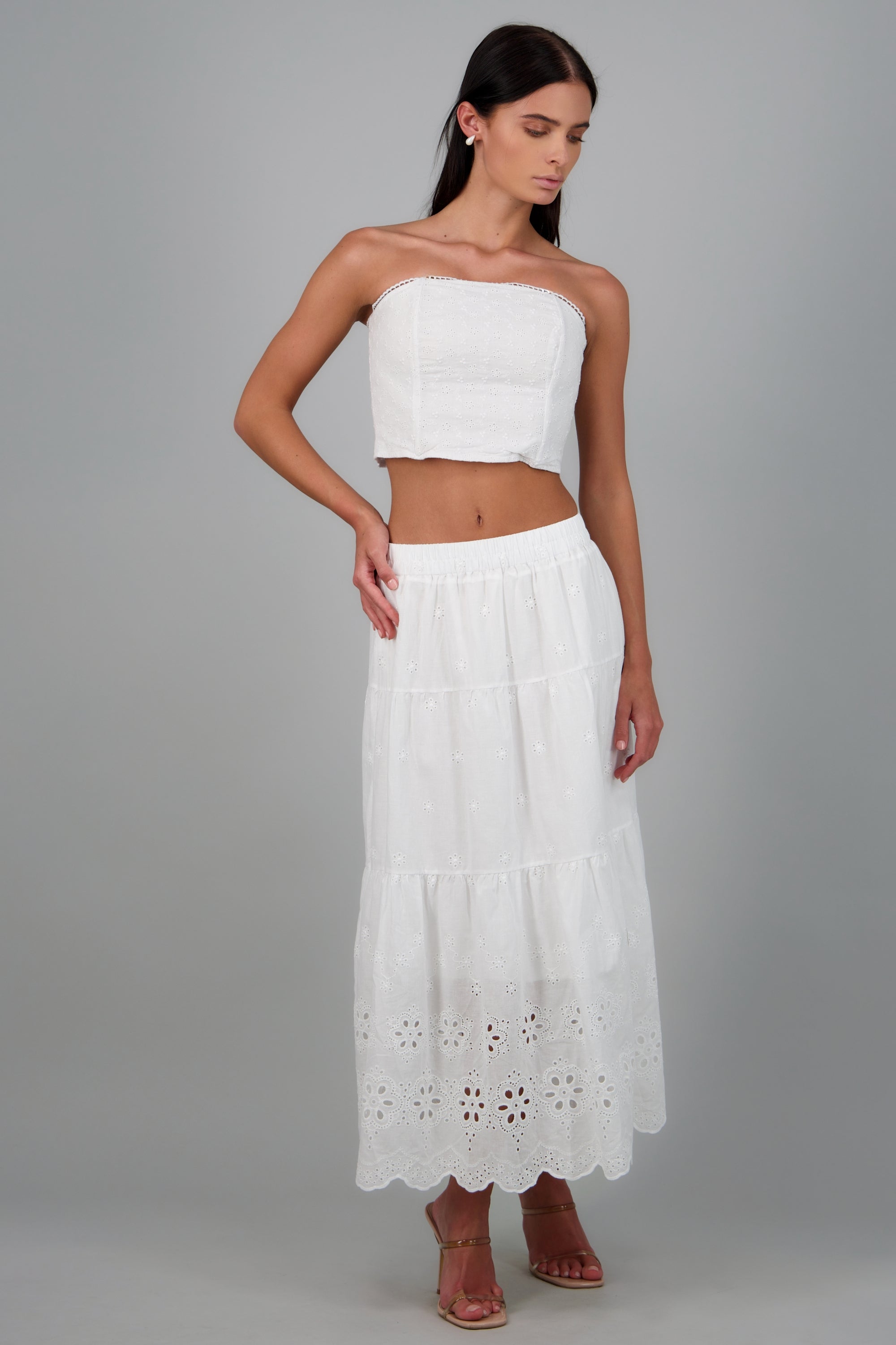 Maxi falda con detalles florales de ojales BLANCO