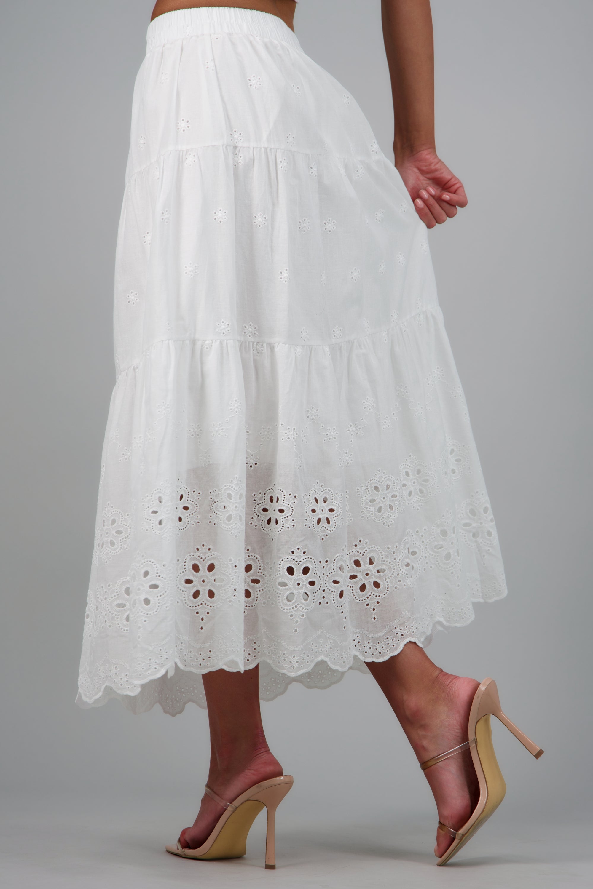 Maxi falda con detalles florales de ojales BLANCO