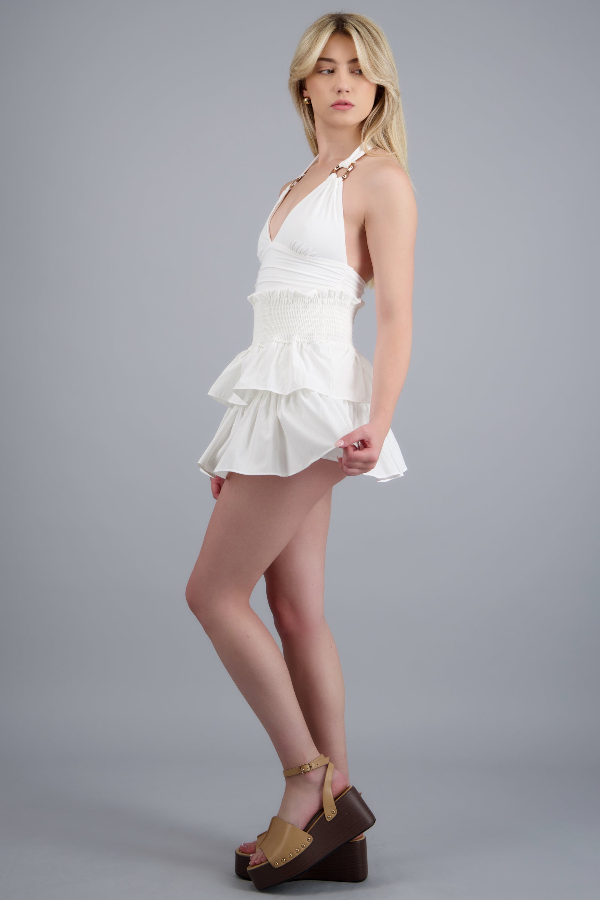 Mini falda de olanes pretina ancha estilo smock BLANCO