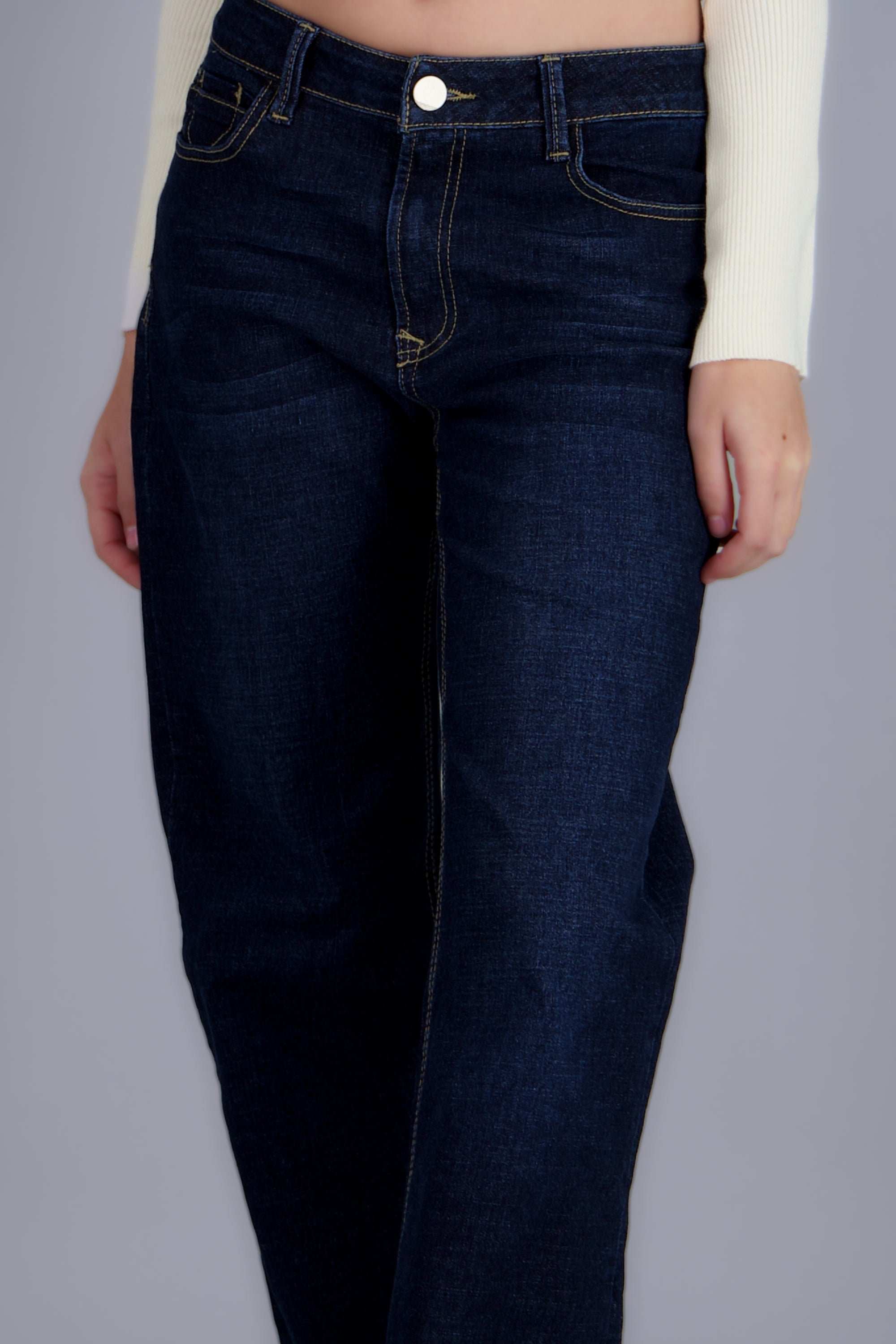 Jeans straight tiro medio DARK WASH