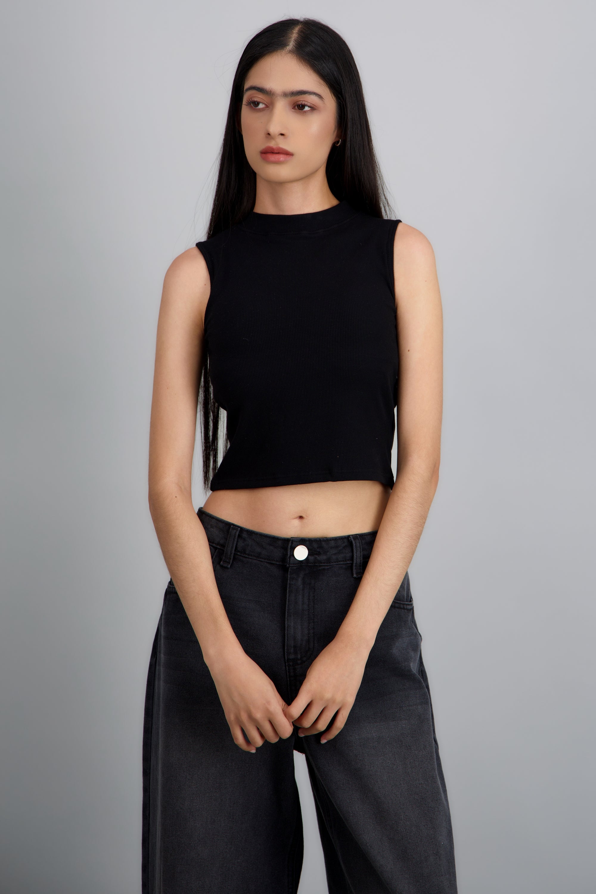 Top sin manga cuello redondo NEGRO