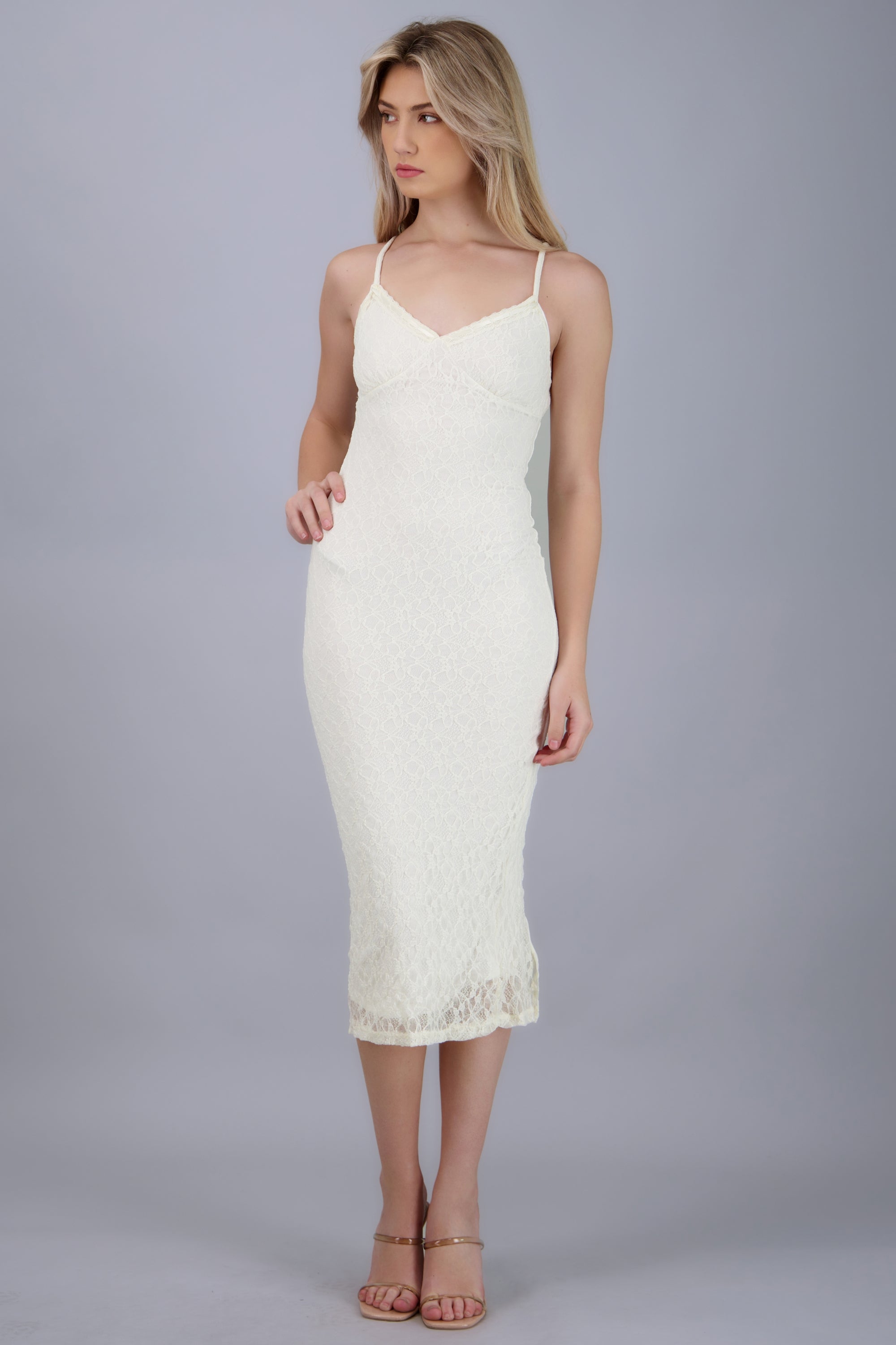 Vestido maxi tirantes detalle escote CREMA