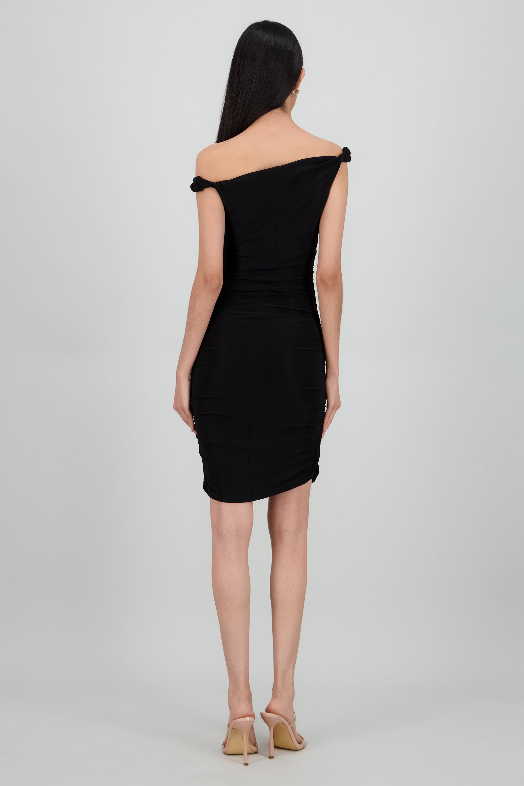 Vestido mini detalle tirantes torcidos NEGRO