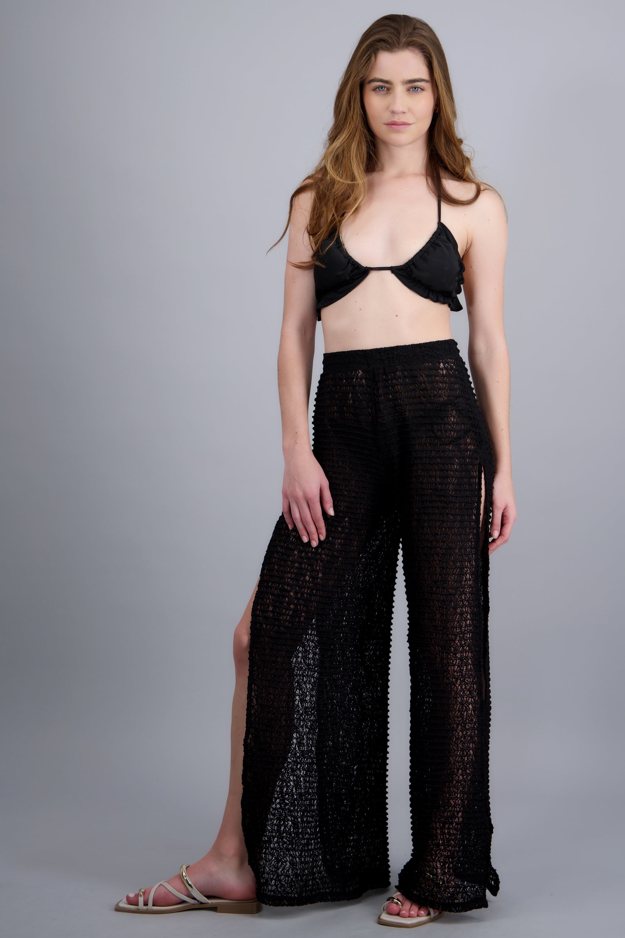 Sandalia mula detalles metalicos HUESO