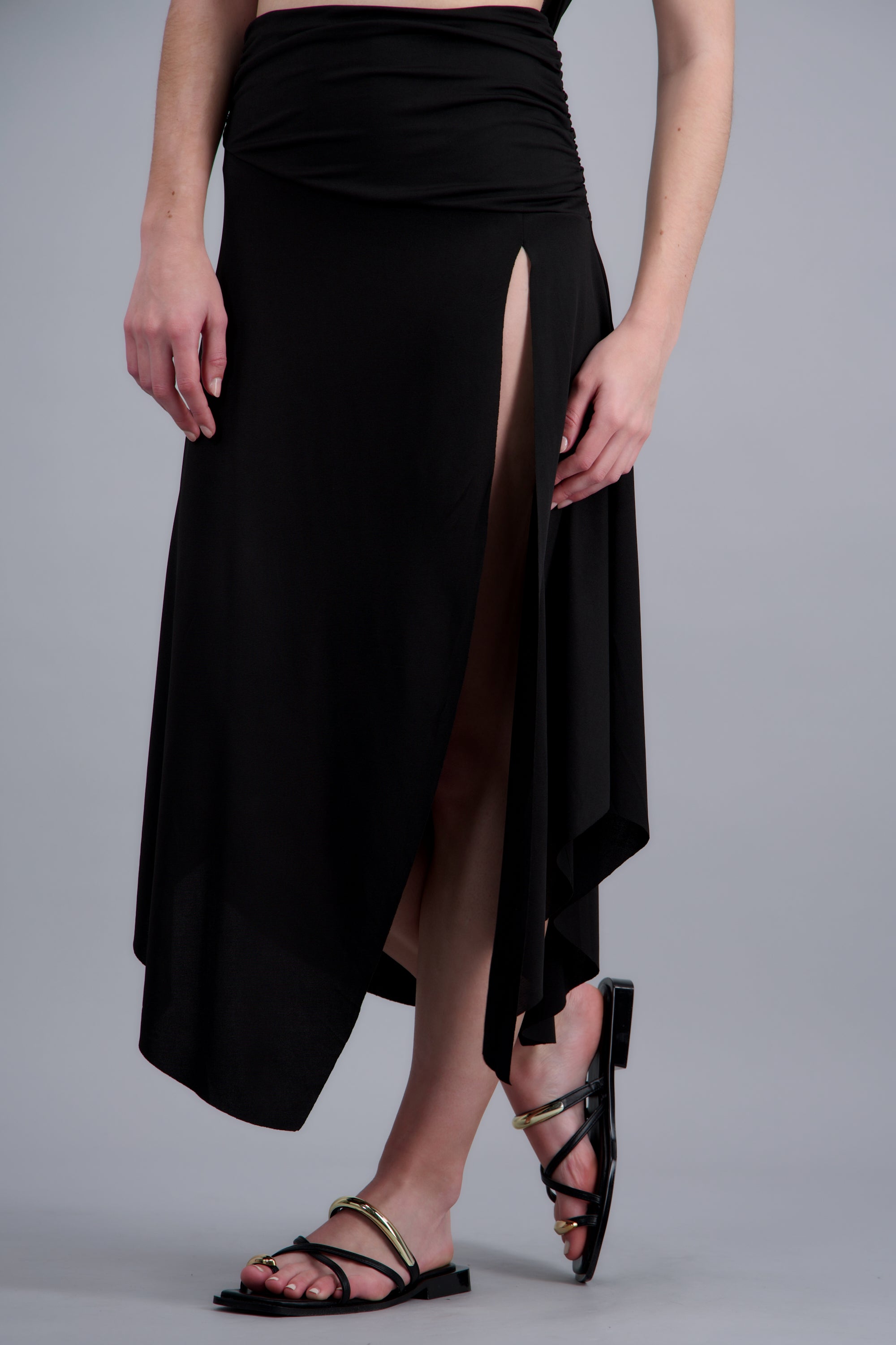 Sandalia mula detalles metalicos NEGRO