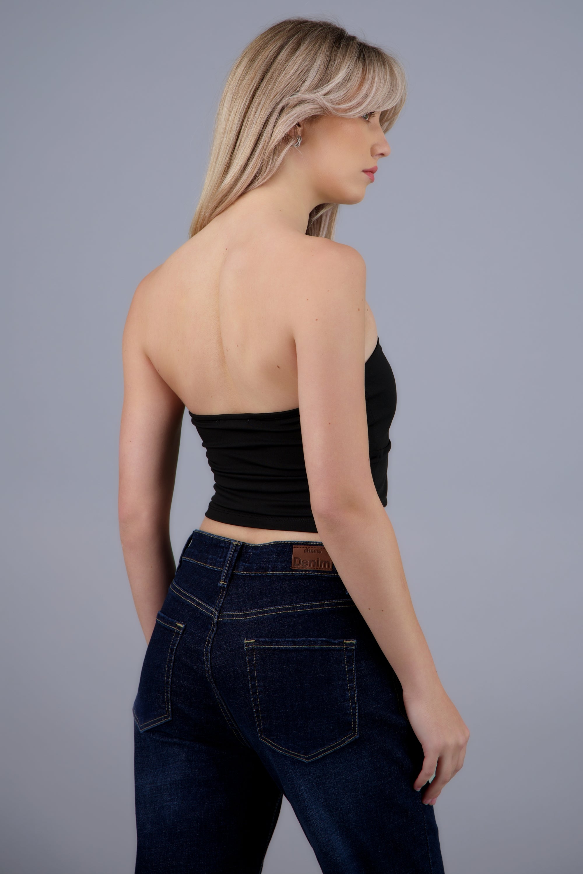 Top strapless con detalle escote NEGRO
