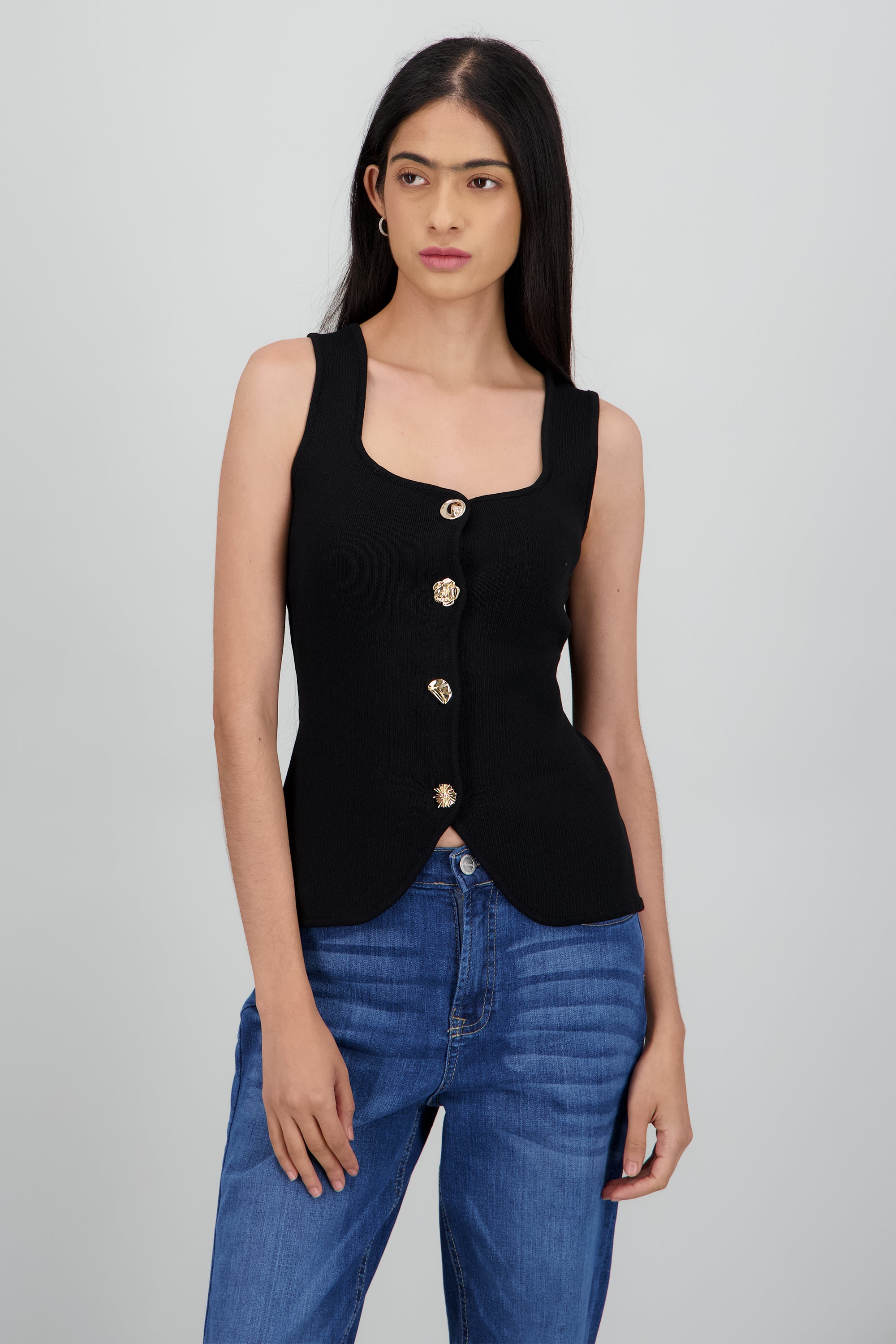 top tejido detalle botones NEGRO