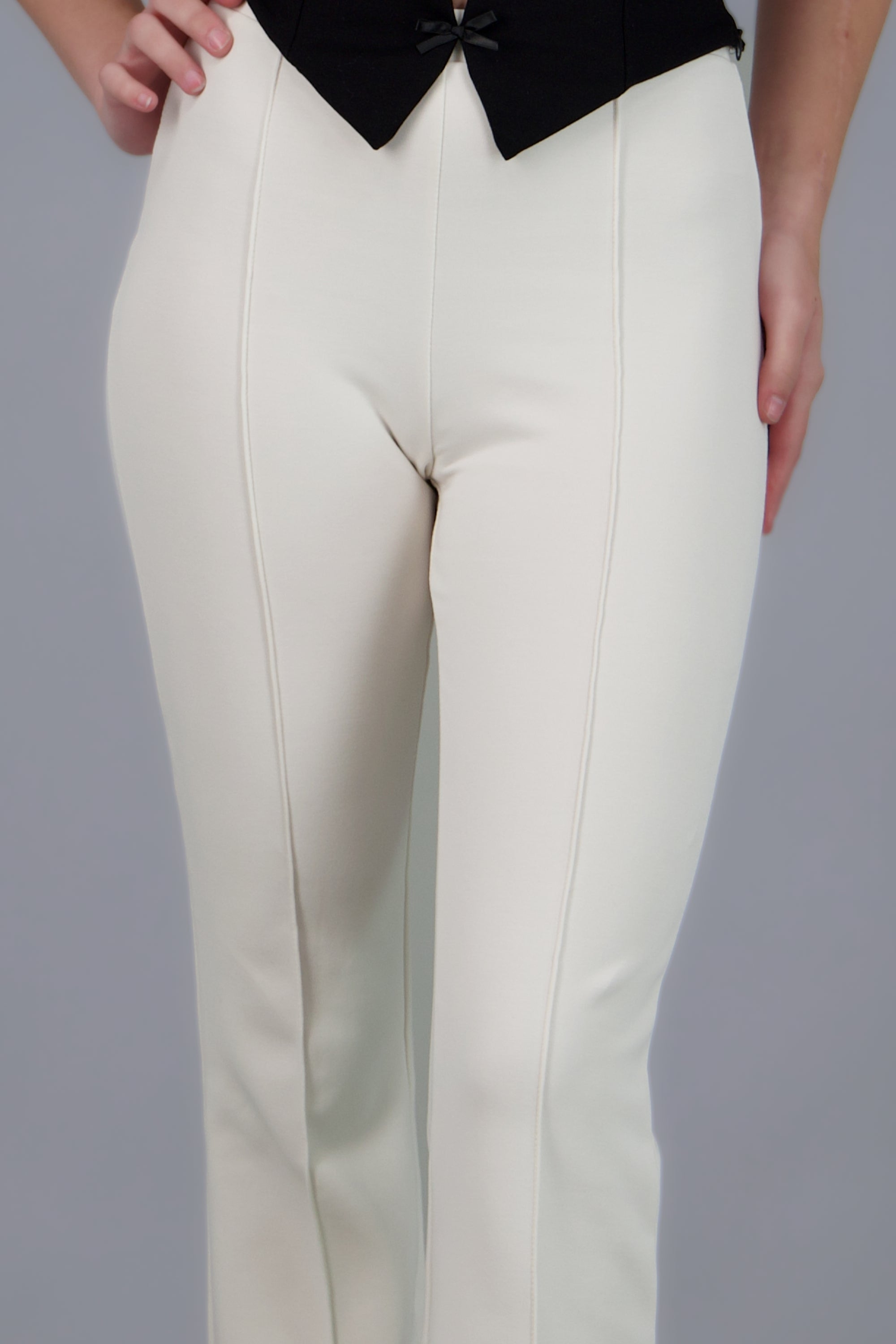 Pantalon corte flare linea BLANCO