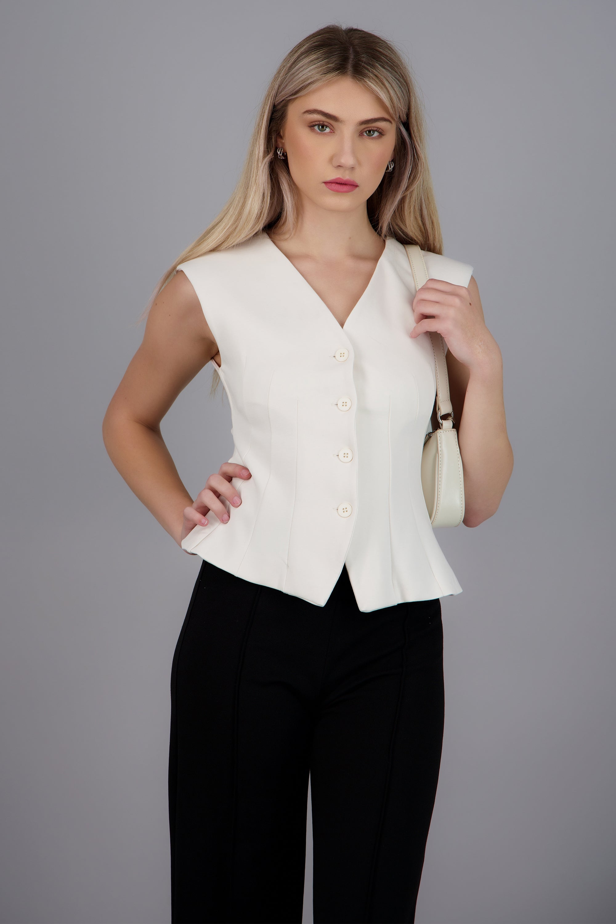 Chaleco detalle pinzas BLANCO