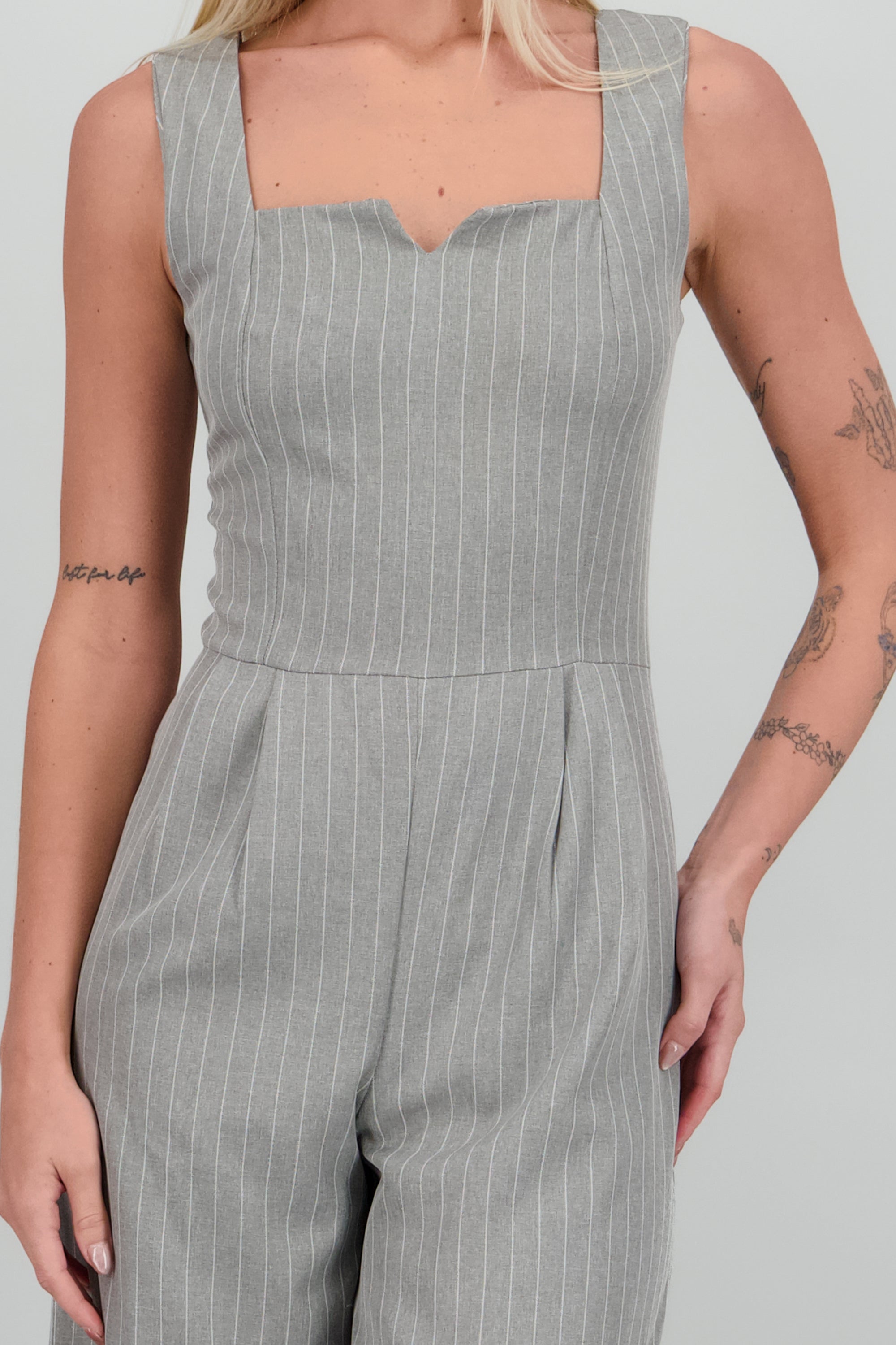 Jumpsuit rayas detalle escote GRIS COMBO