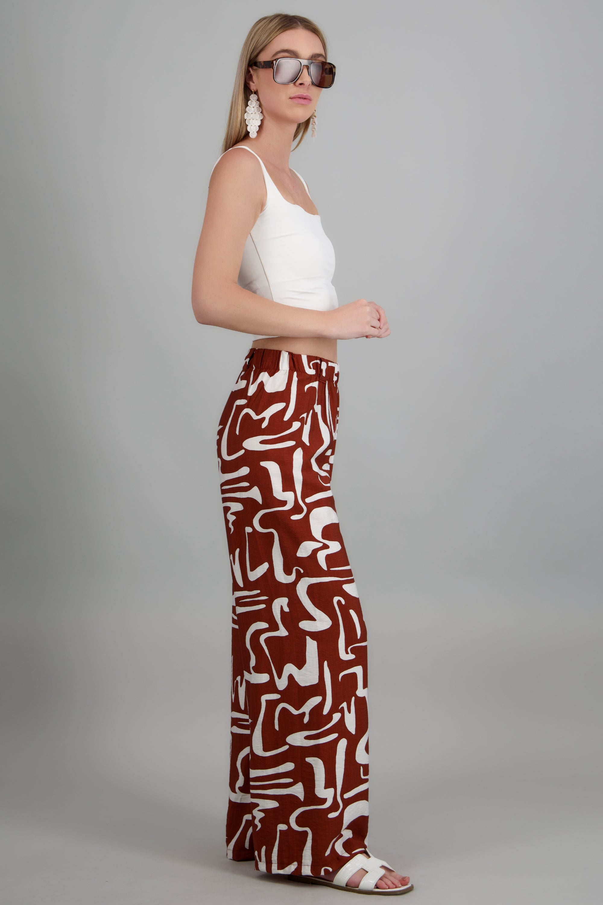 Pantalon amplio detalle cinturon CAFE COMBO