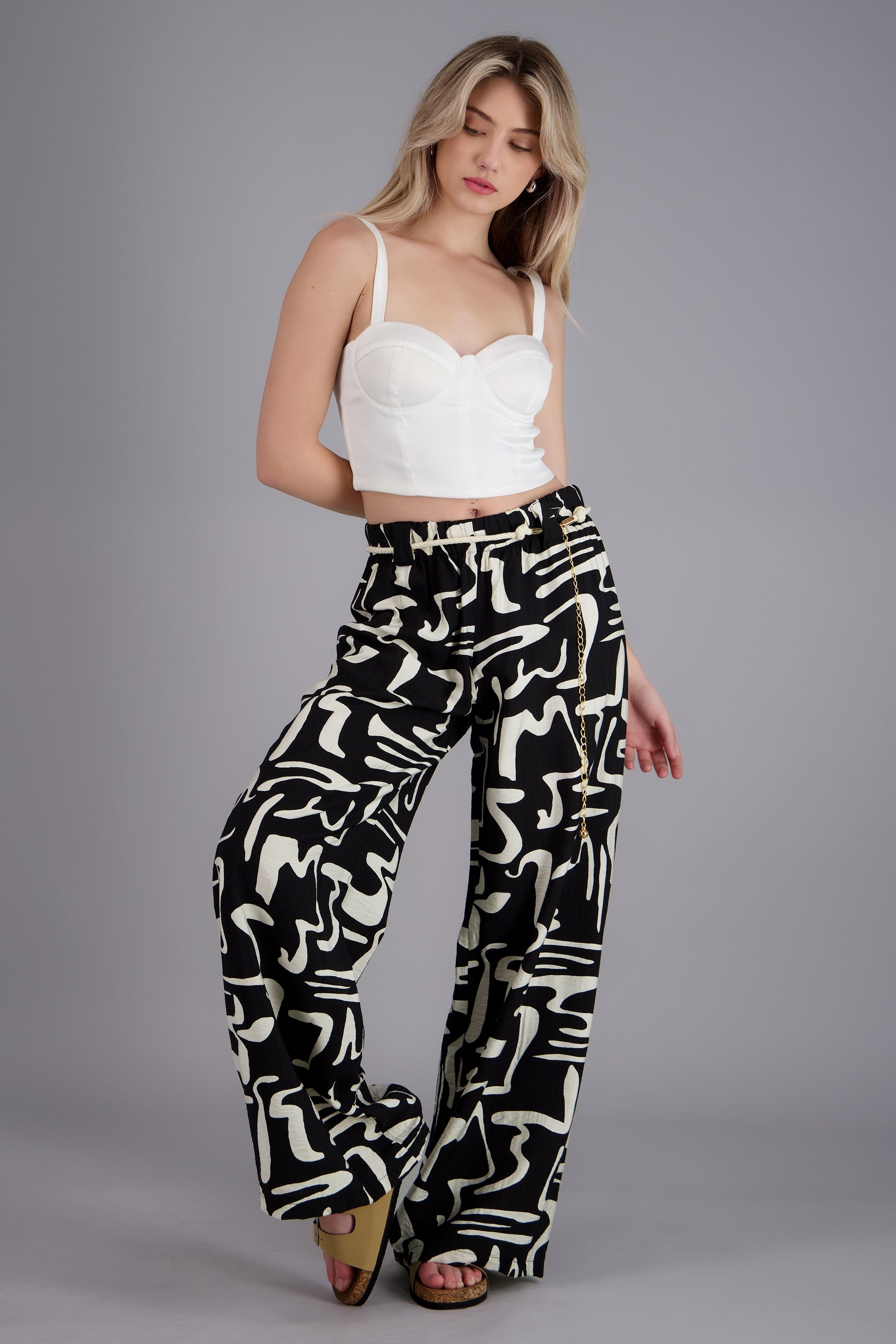 Pantalon amplio detalle cinturon NEGRO COMBO