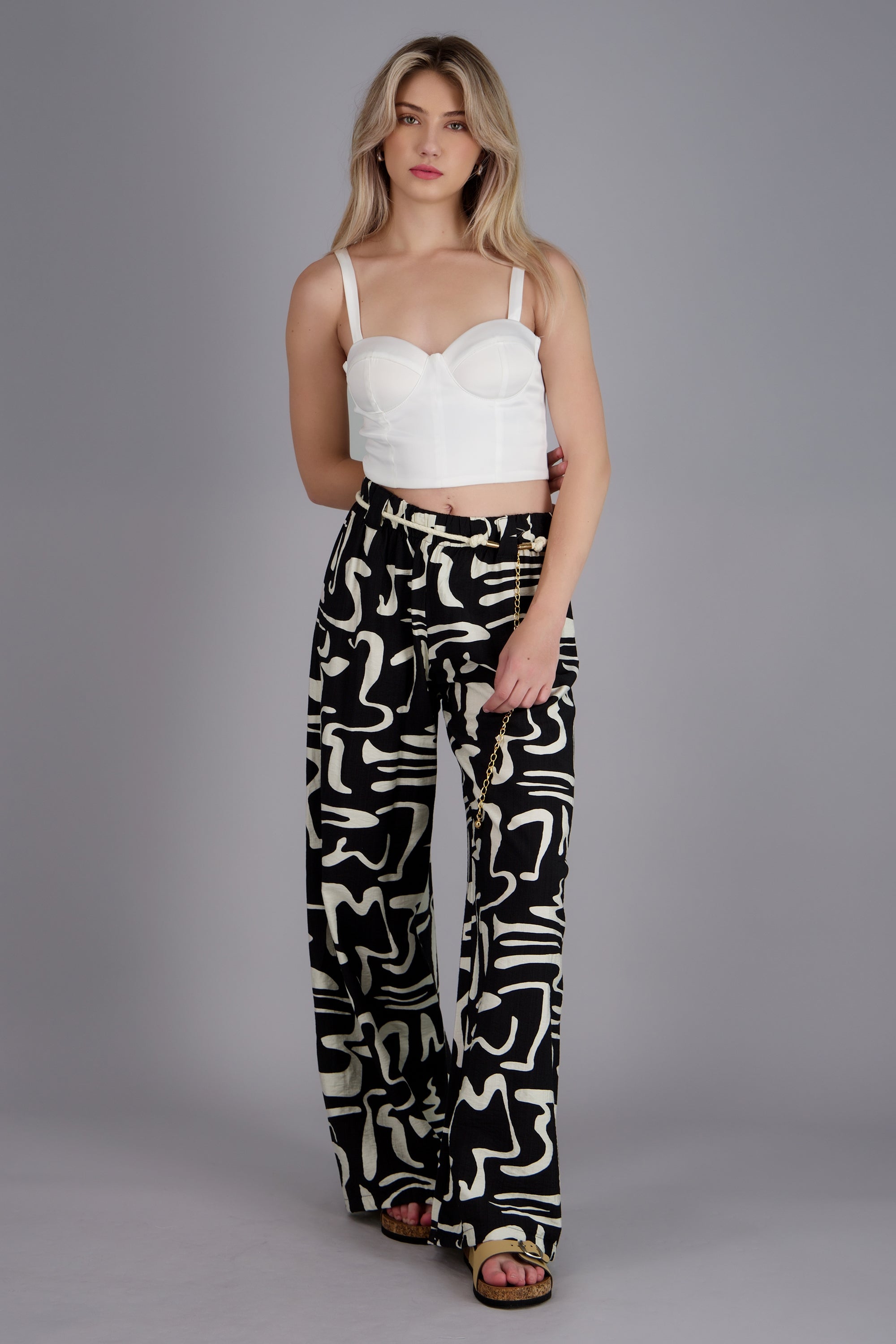 Pantalon amplio detalle cinturon NEGRO COMBO