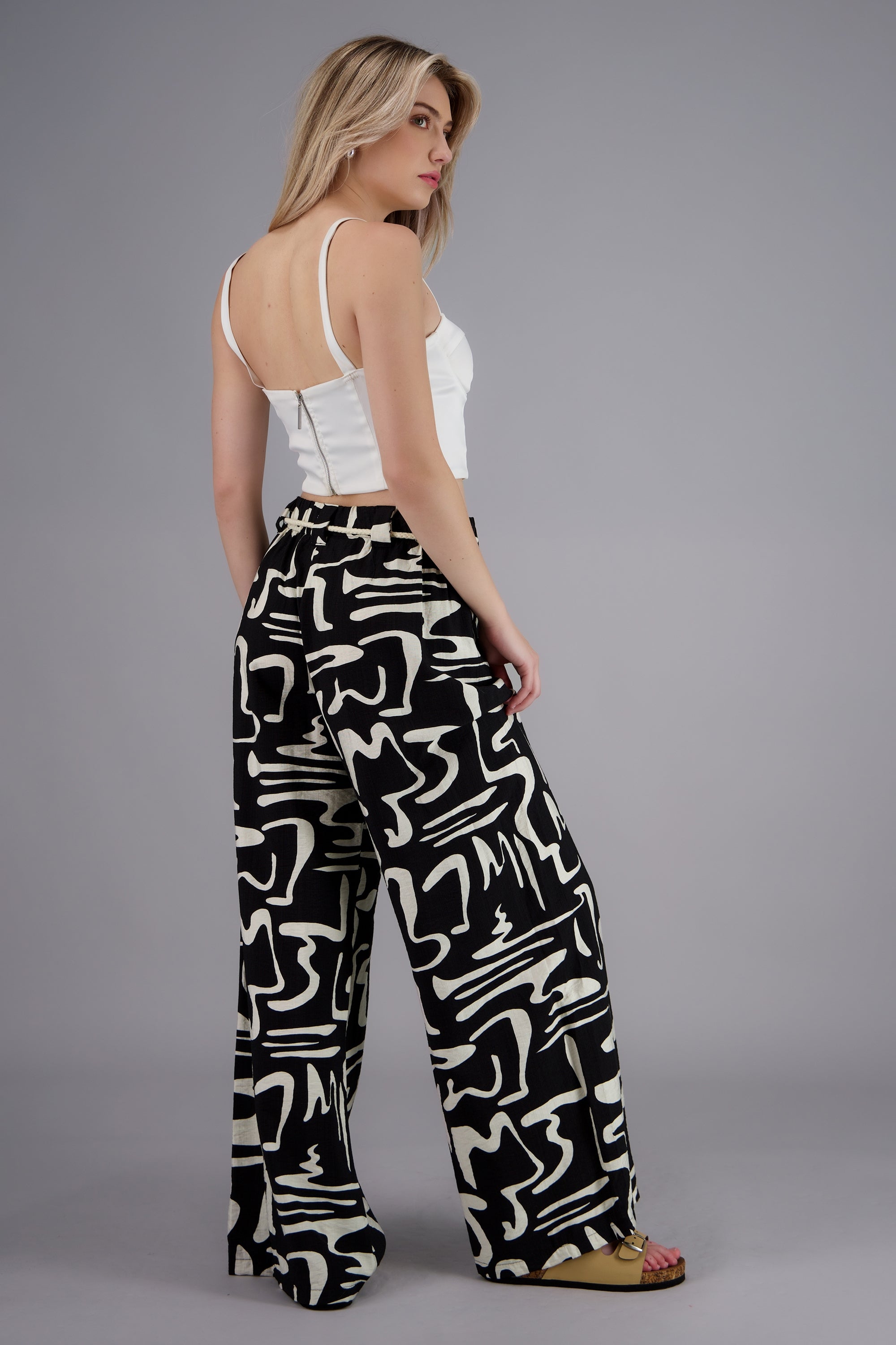 Pantalon amplio detalle cinturon NEGRO COMBO