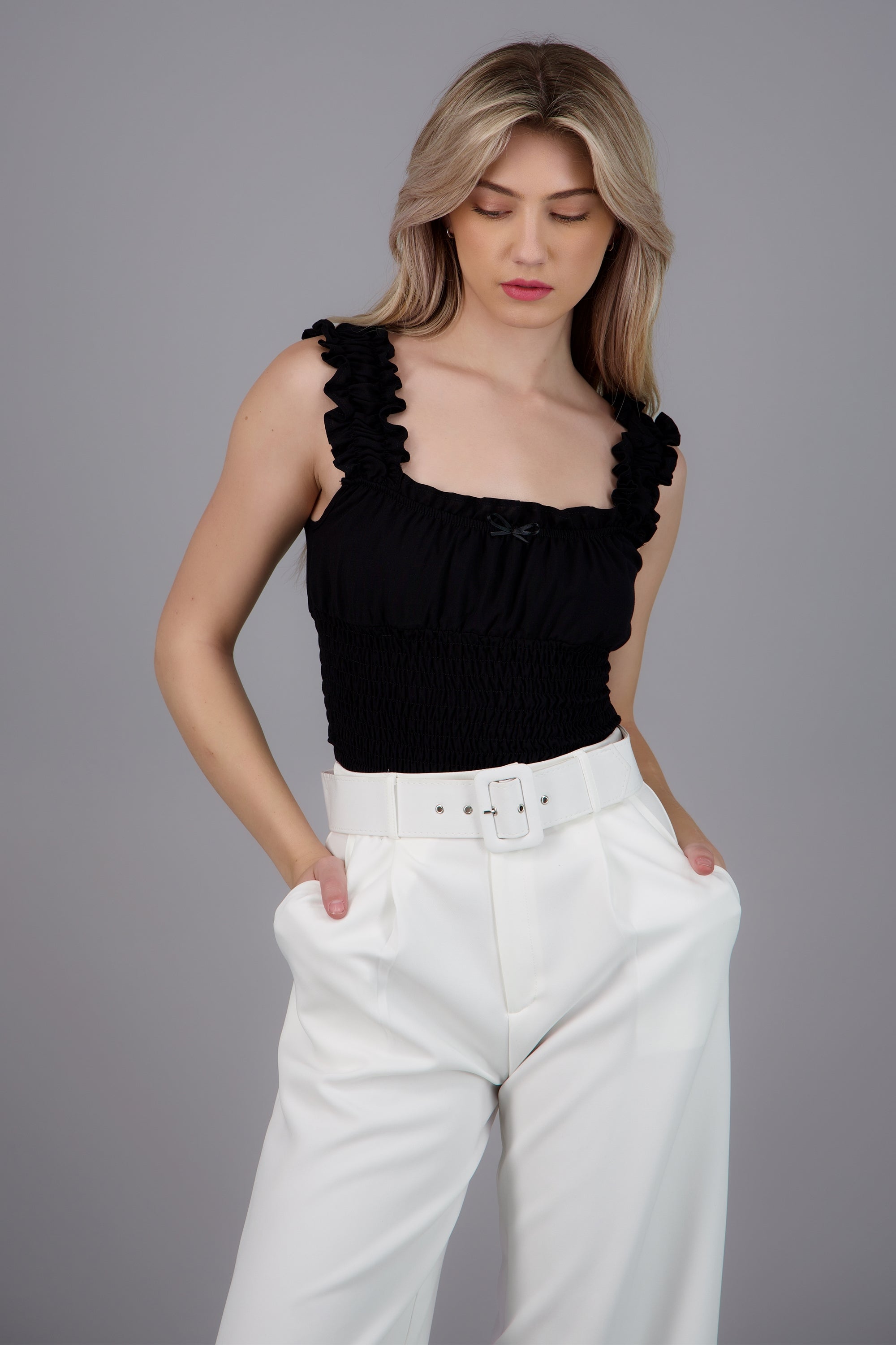 Top manga corta smock NEGRO