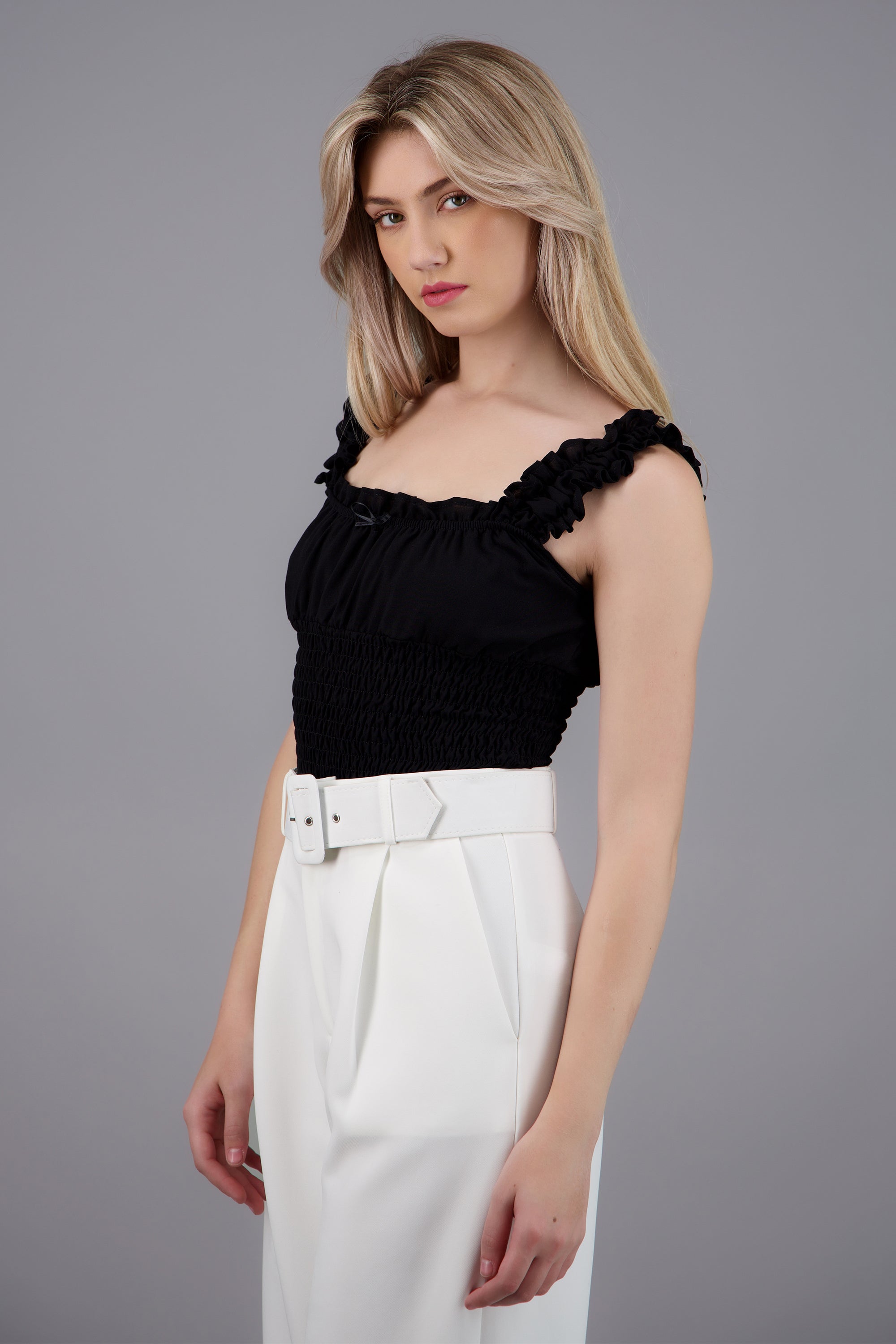 Top manga corta smock NEGRO