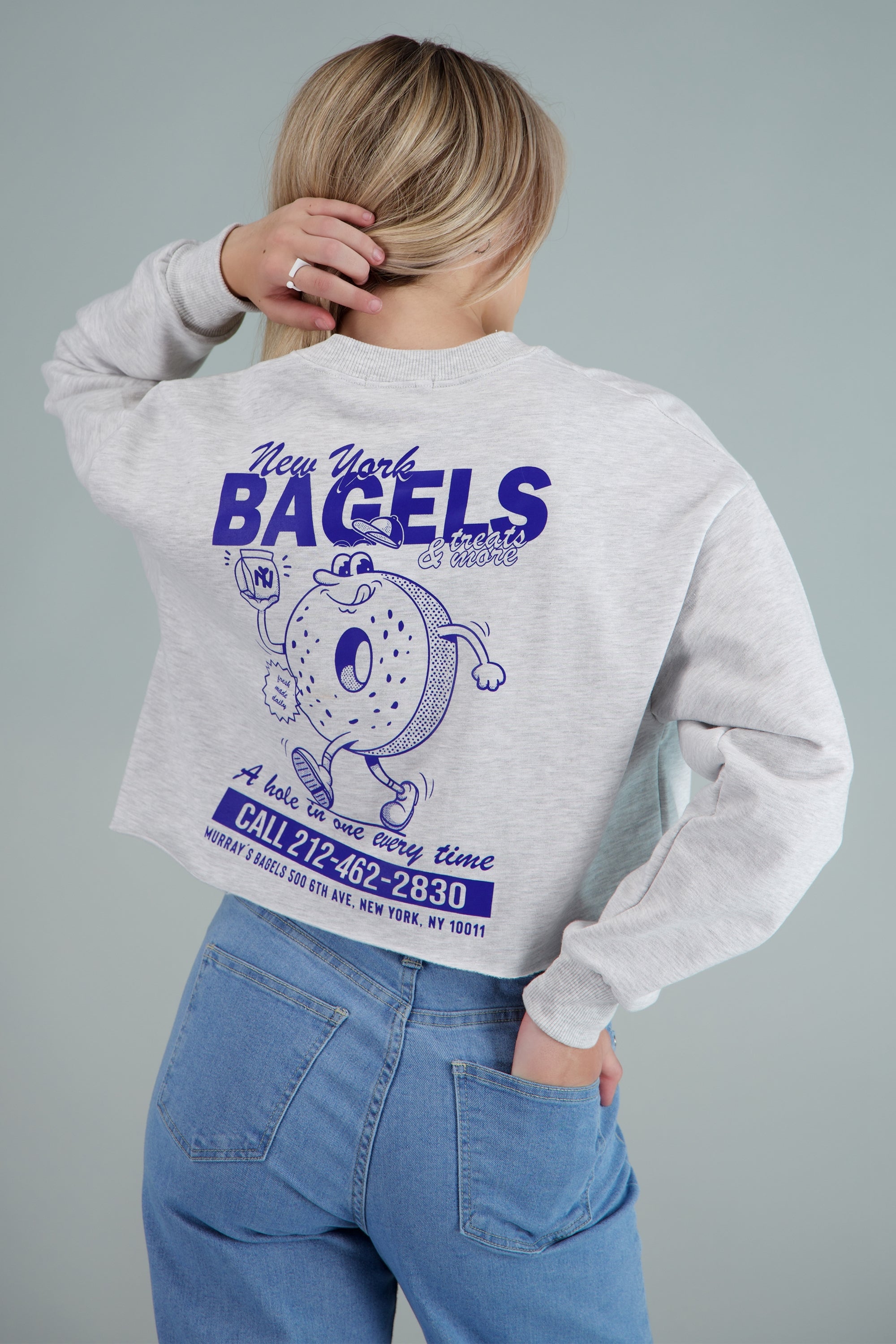 Sudadera crop estampado bagel GRIS CLARO