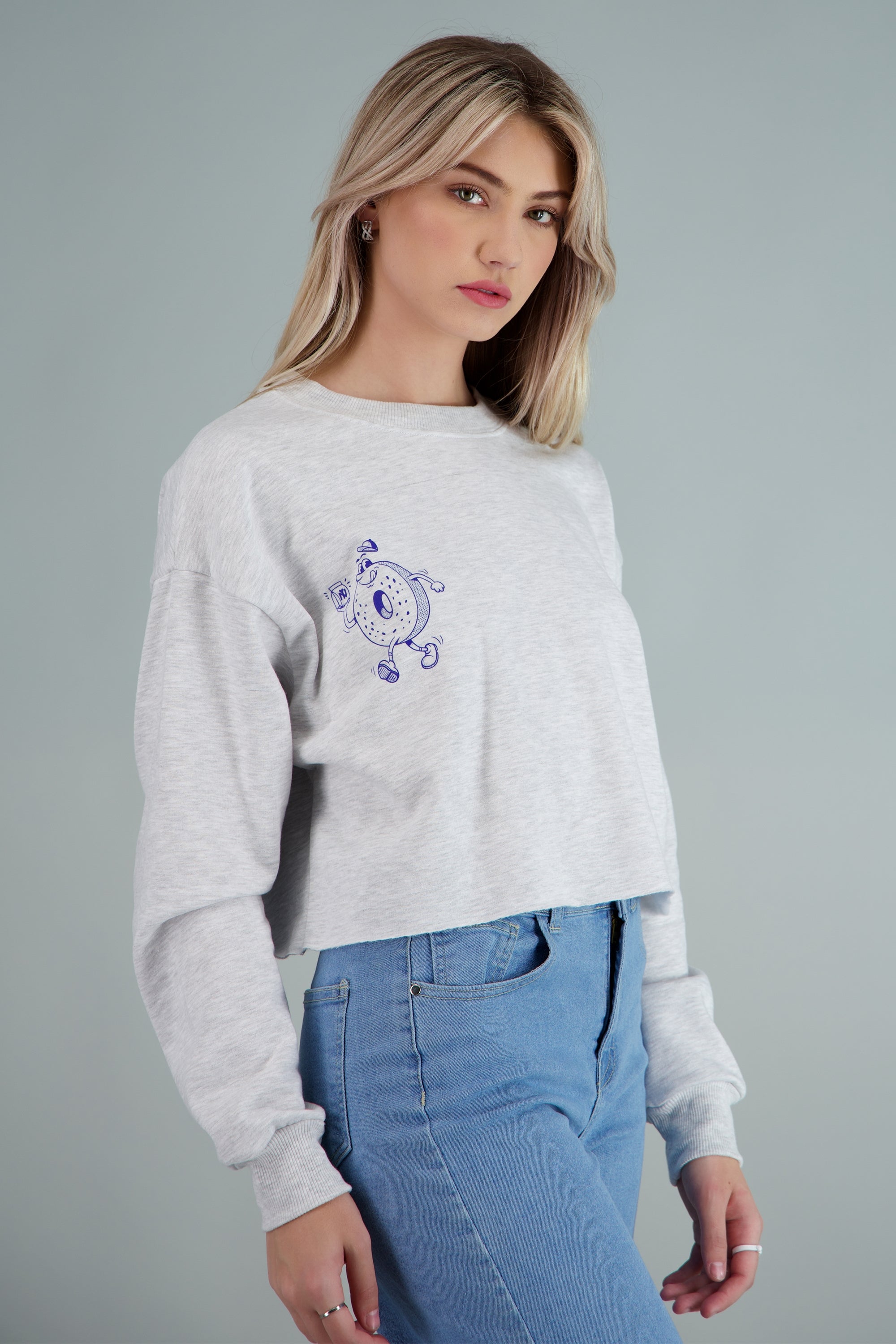 Sudadera crop estampado bagel GRIS CLARO
