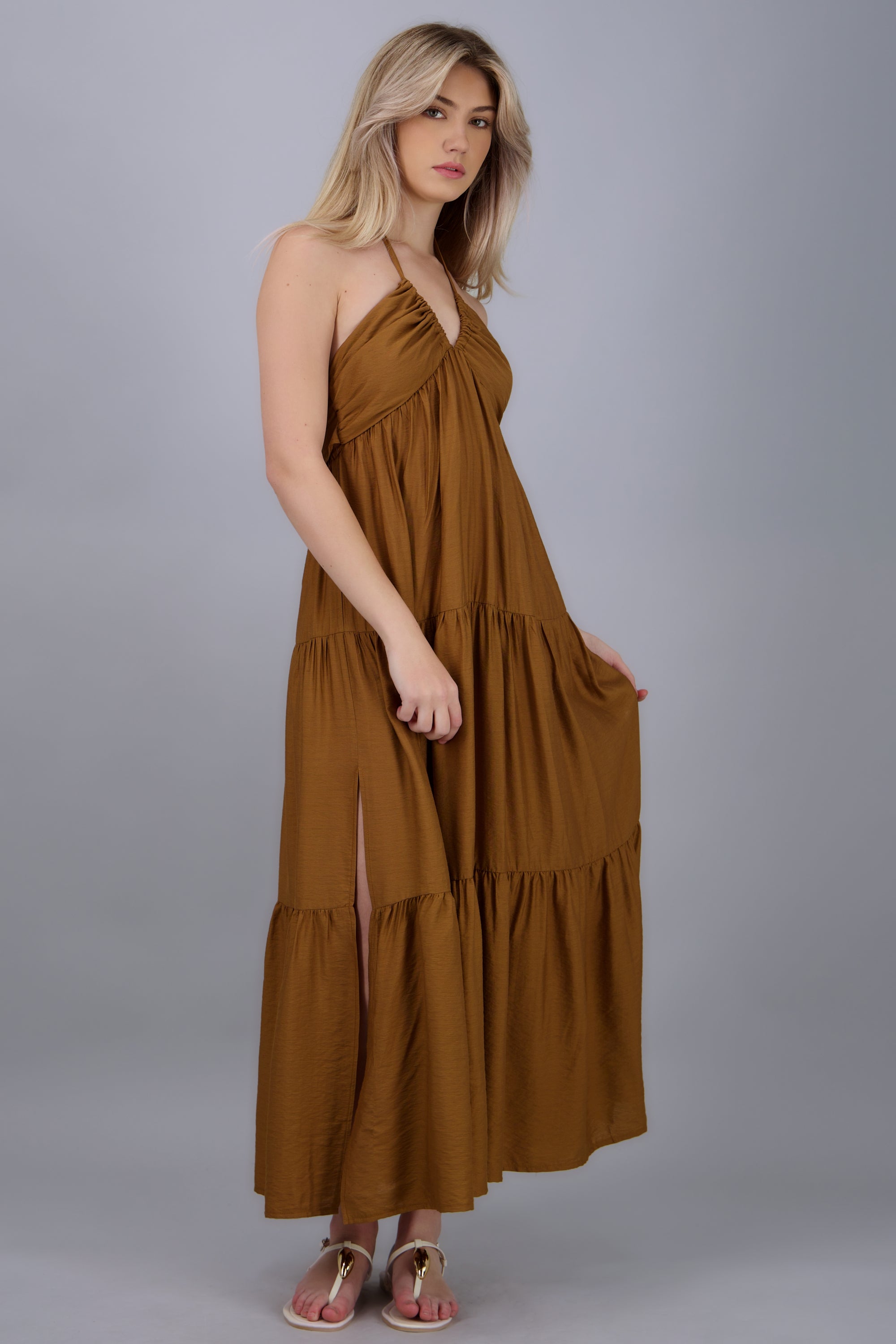 Vestido maxi abertura nudo espalda KHAKI