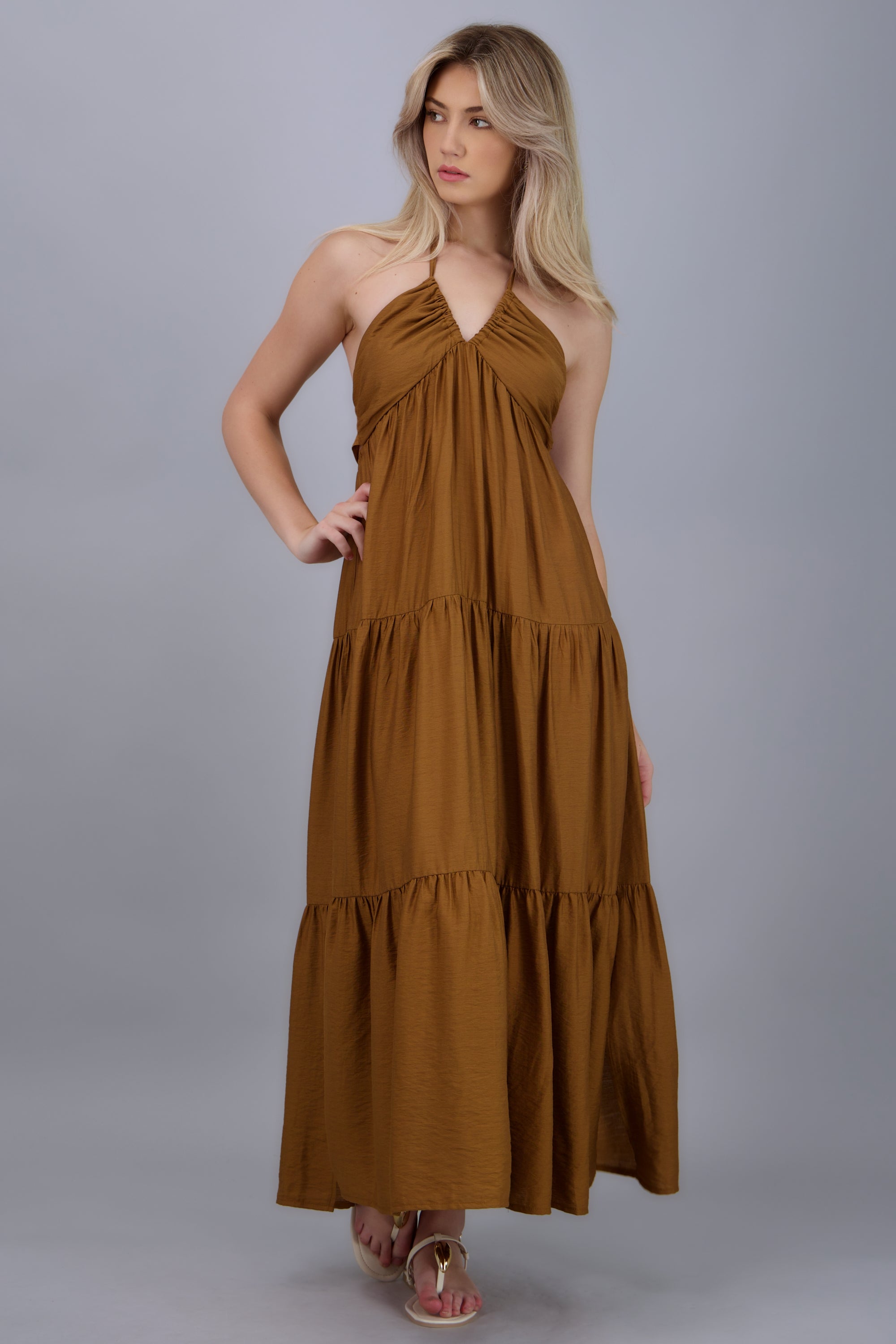 Vestido maxi abertura nudo espalda KHAKI