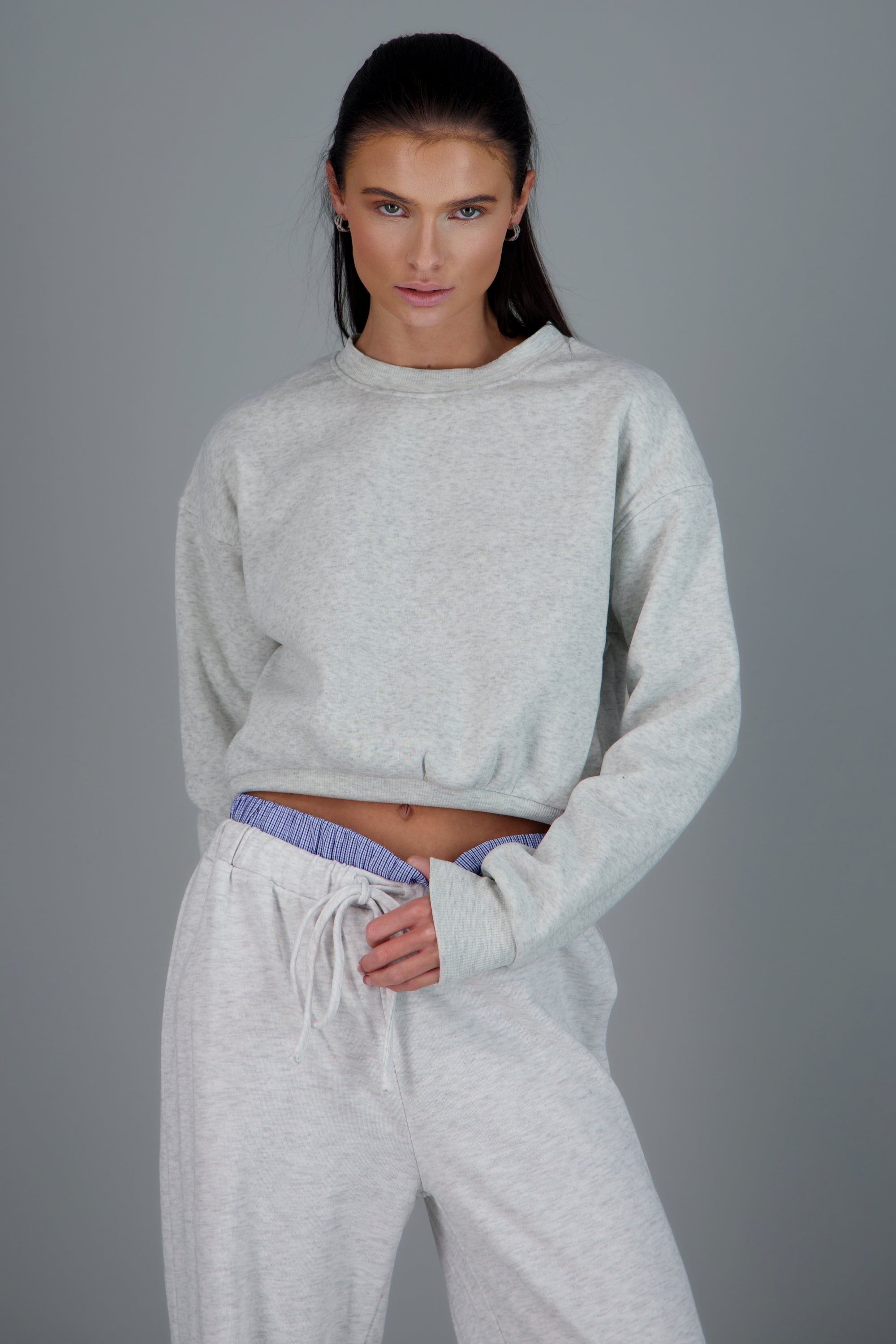 Sudadera crop GRIS CLARO