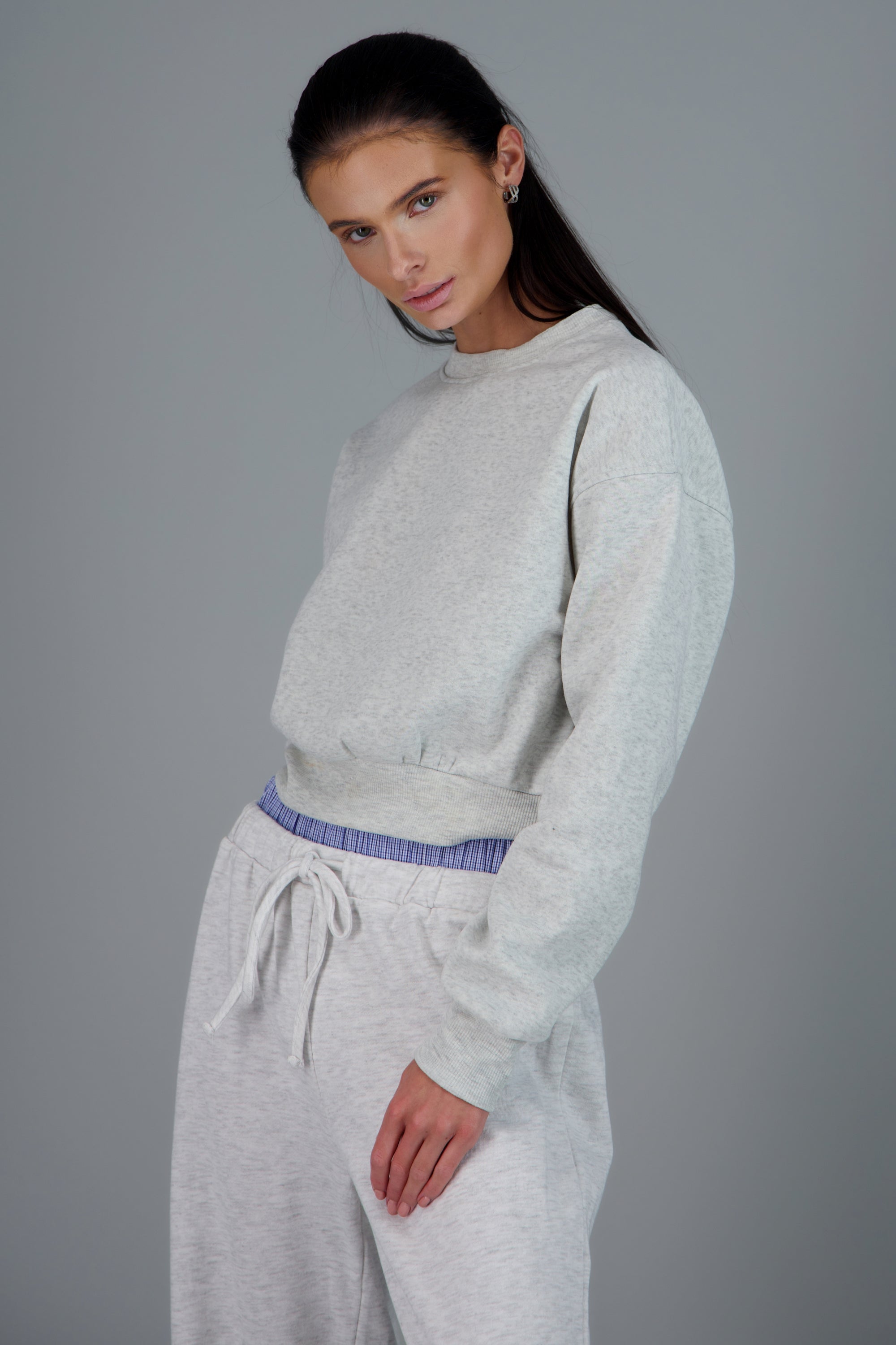 Sudadera crop GRIS CLARO