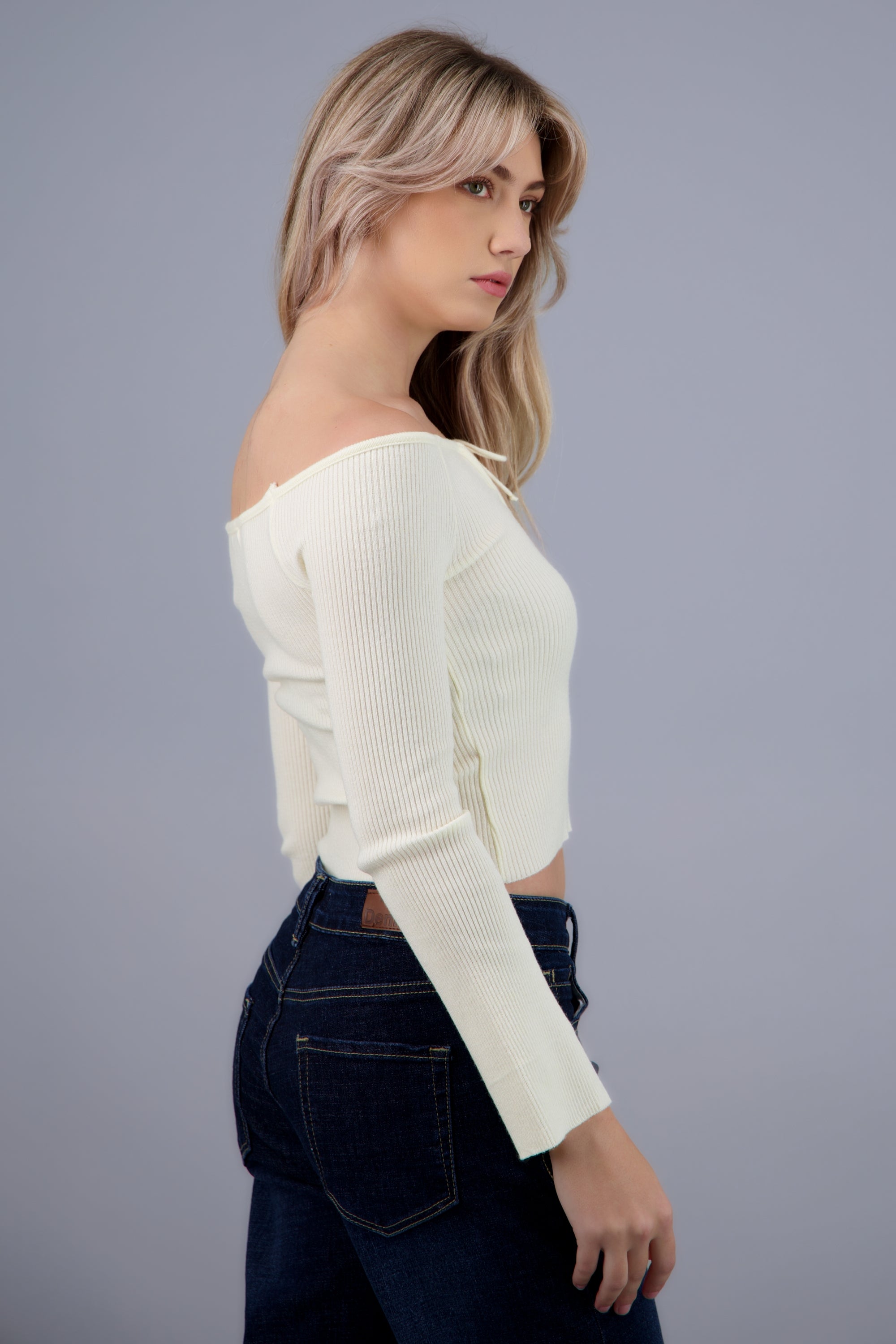 Top manga larga detalle laso CREMA