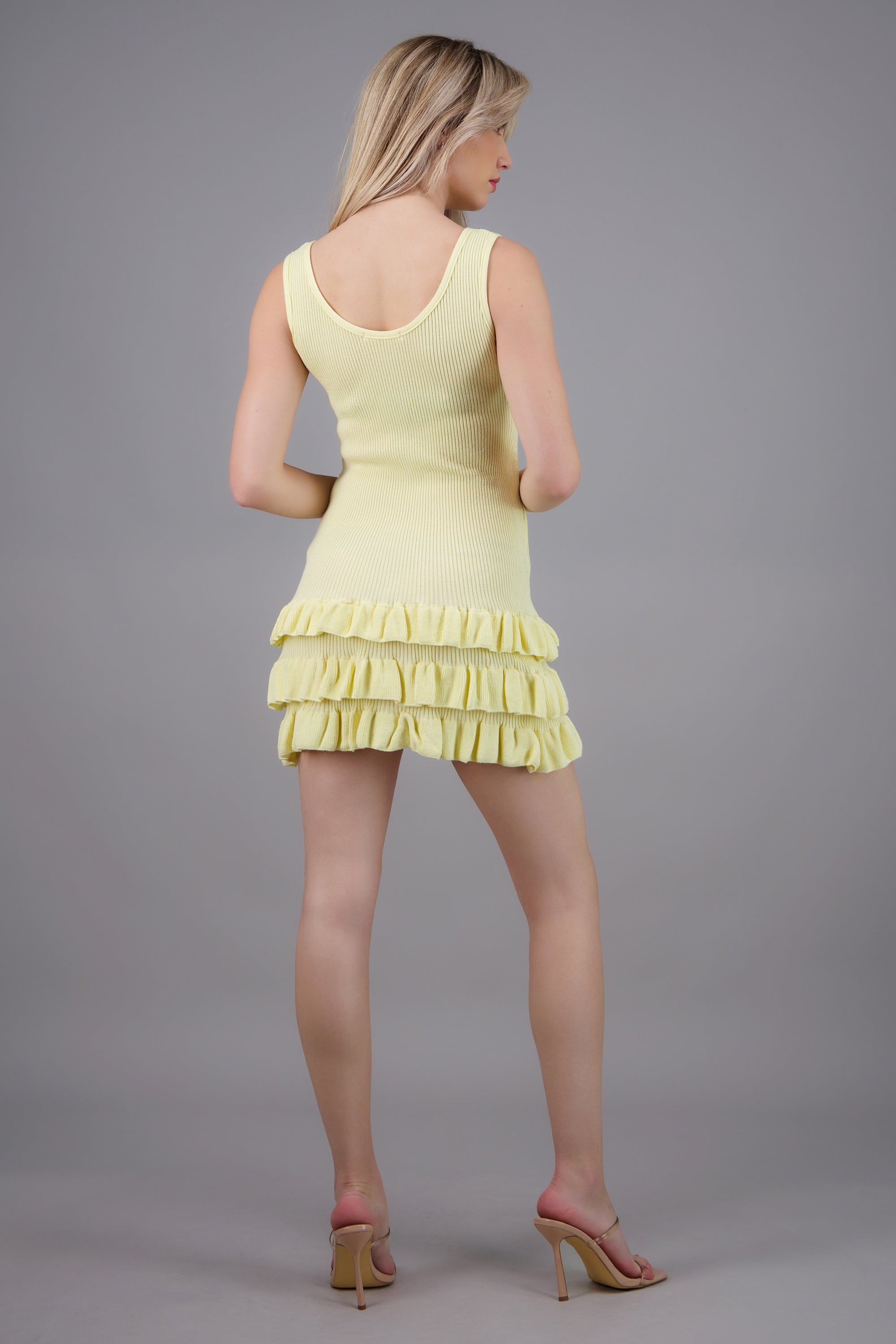 Vestido mini detalle olanes AMARILLO PASTEL