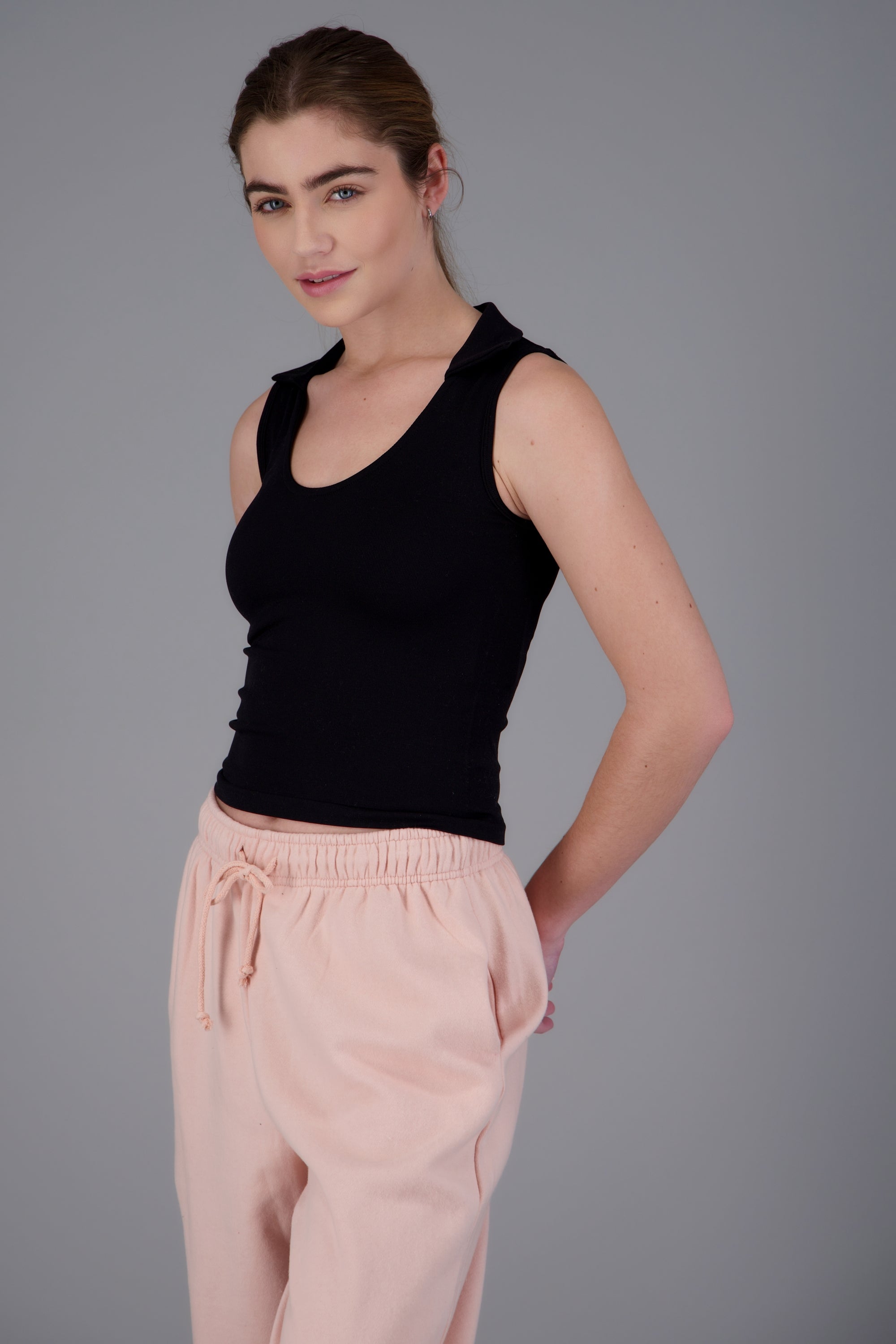 tank top escote v básico liso NEGRO
