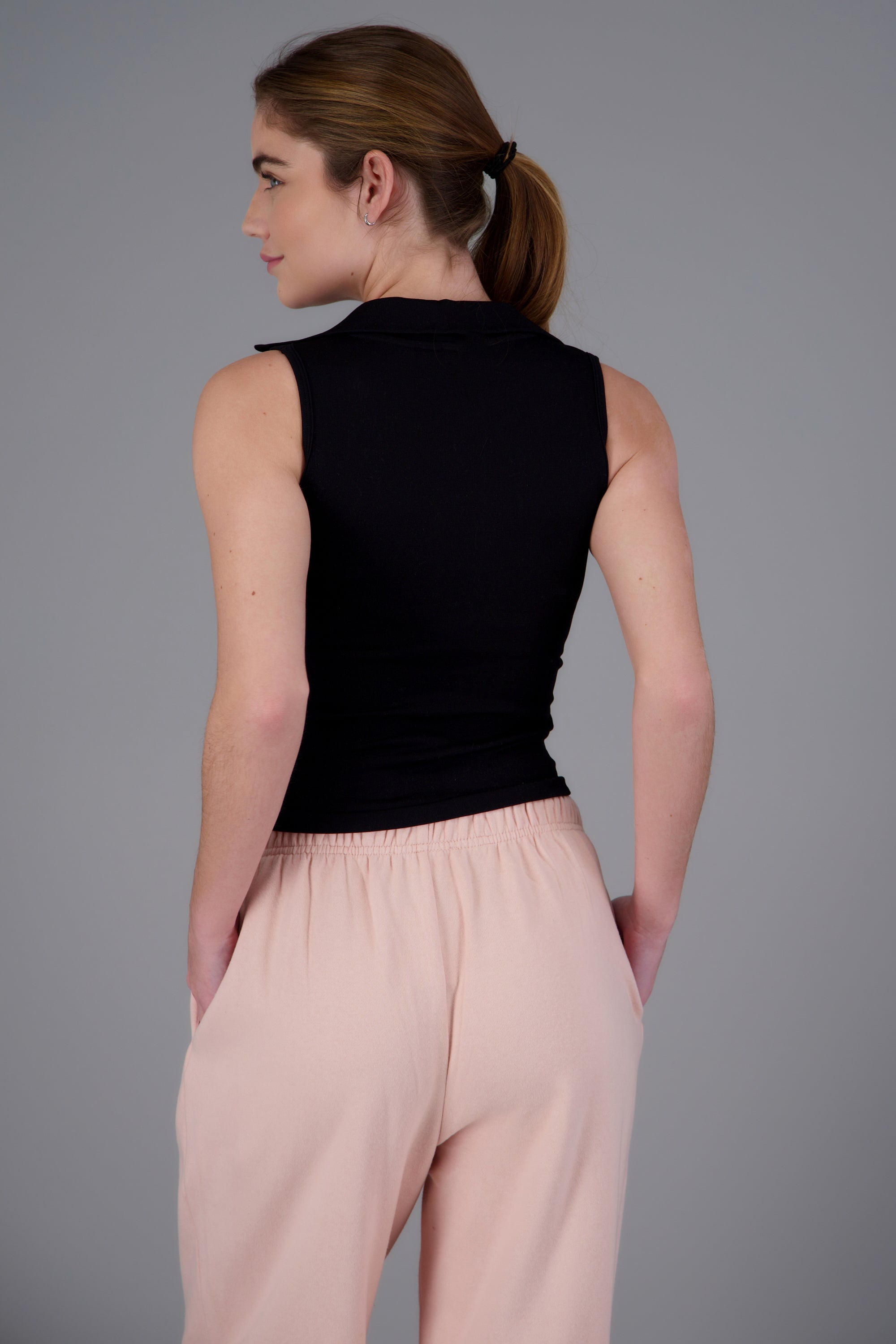 tank top escote v básico liso NEGRO