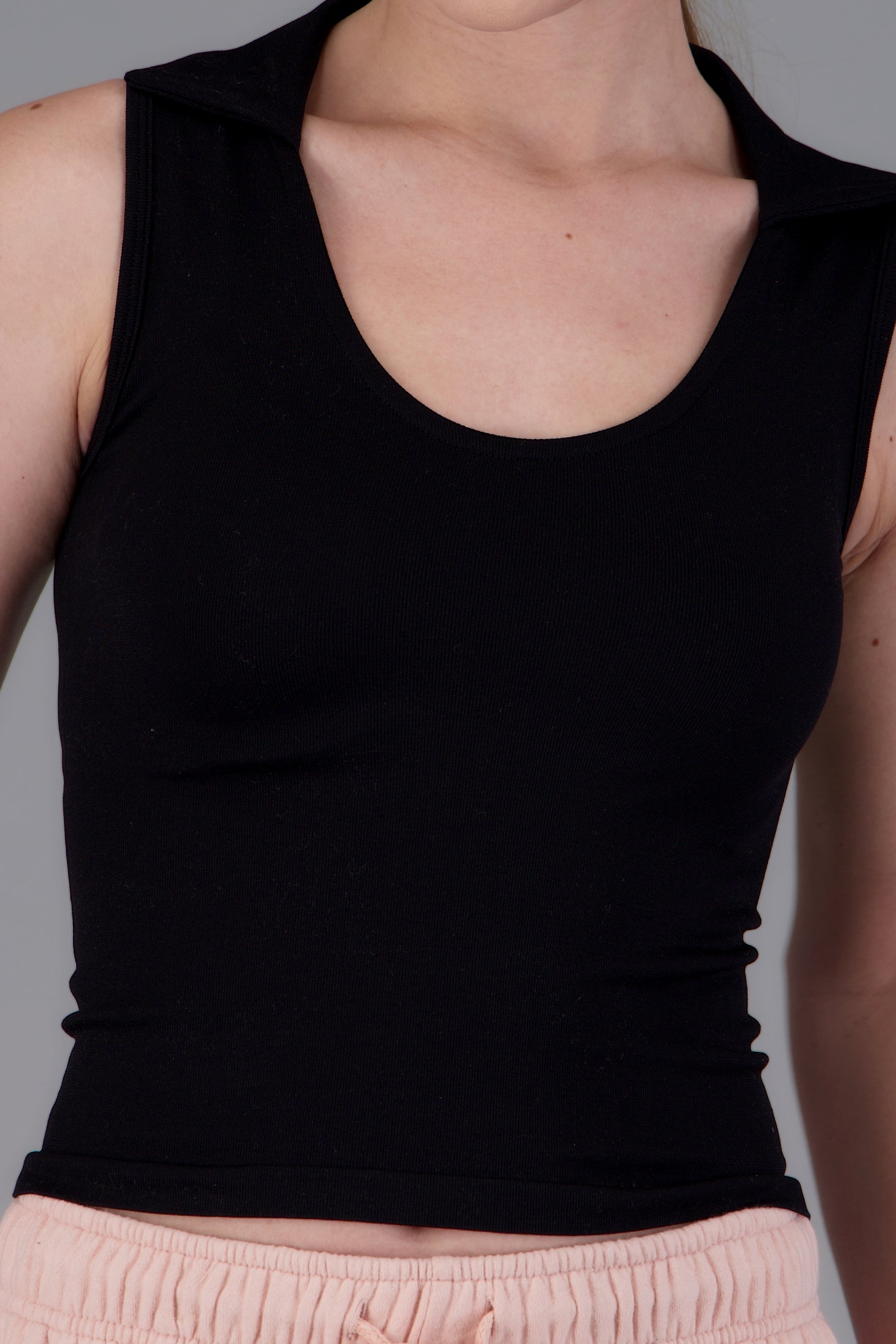 tank top escote v básico liso NEGRO