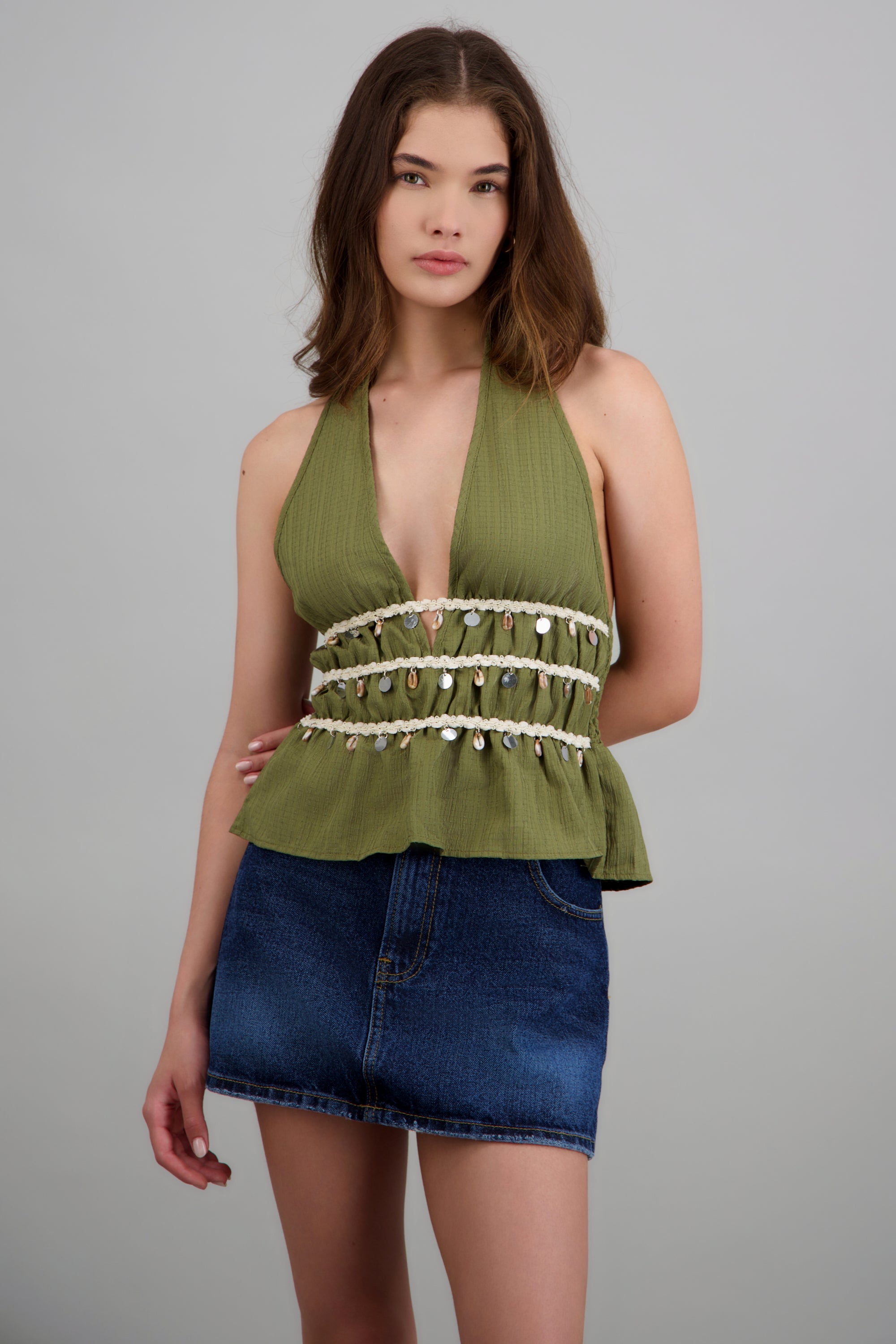 Blusa halter detalle conchas OLIVO