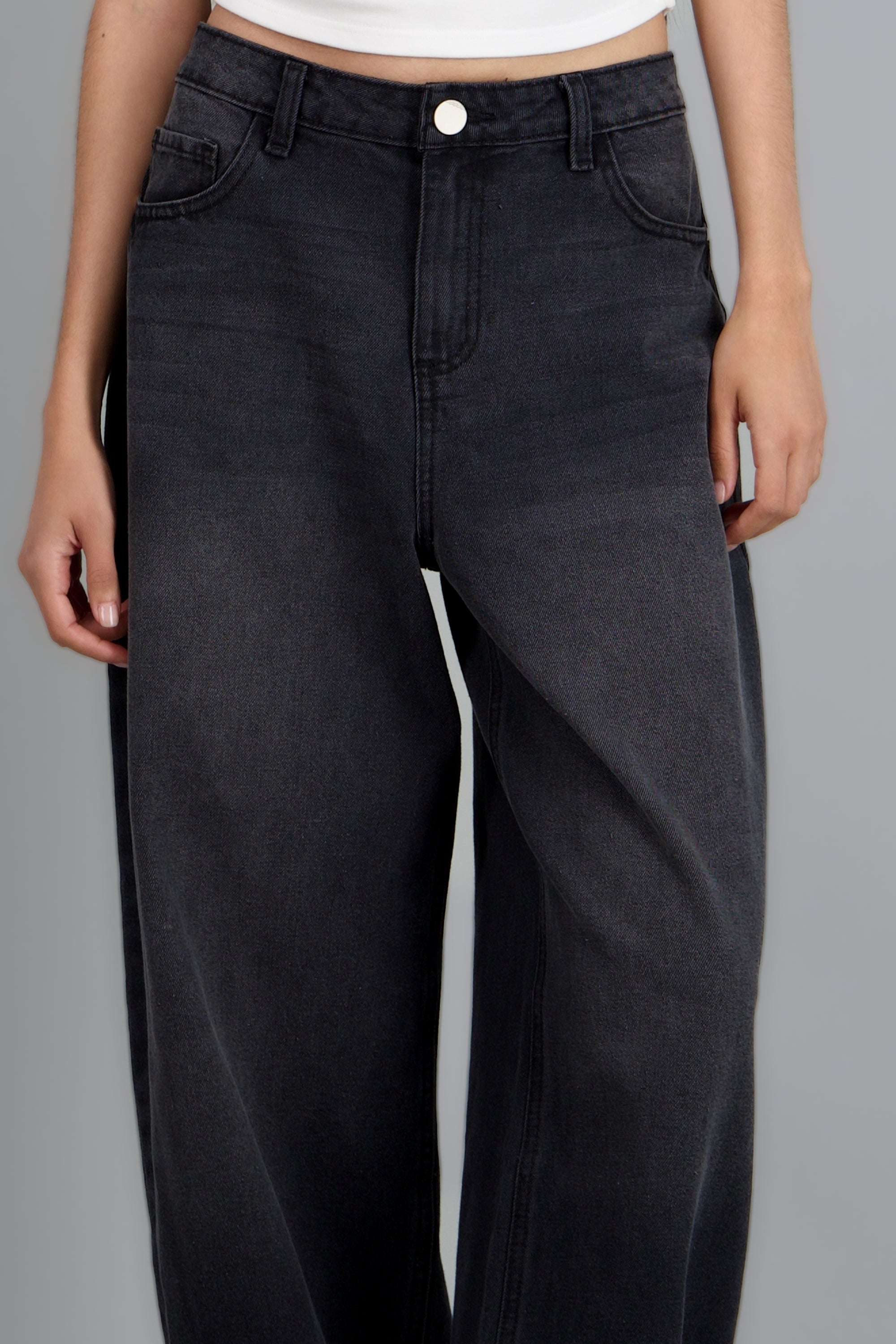 Jeans barrel obscuros GRIS