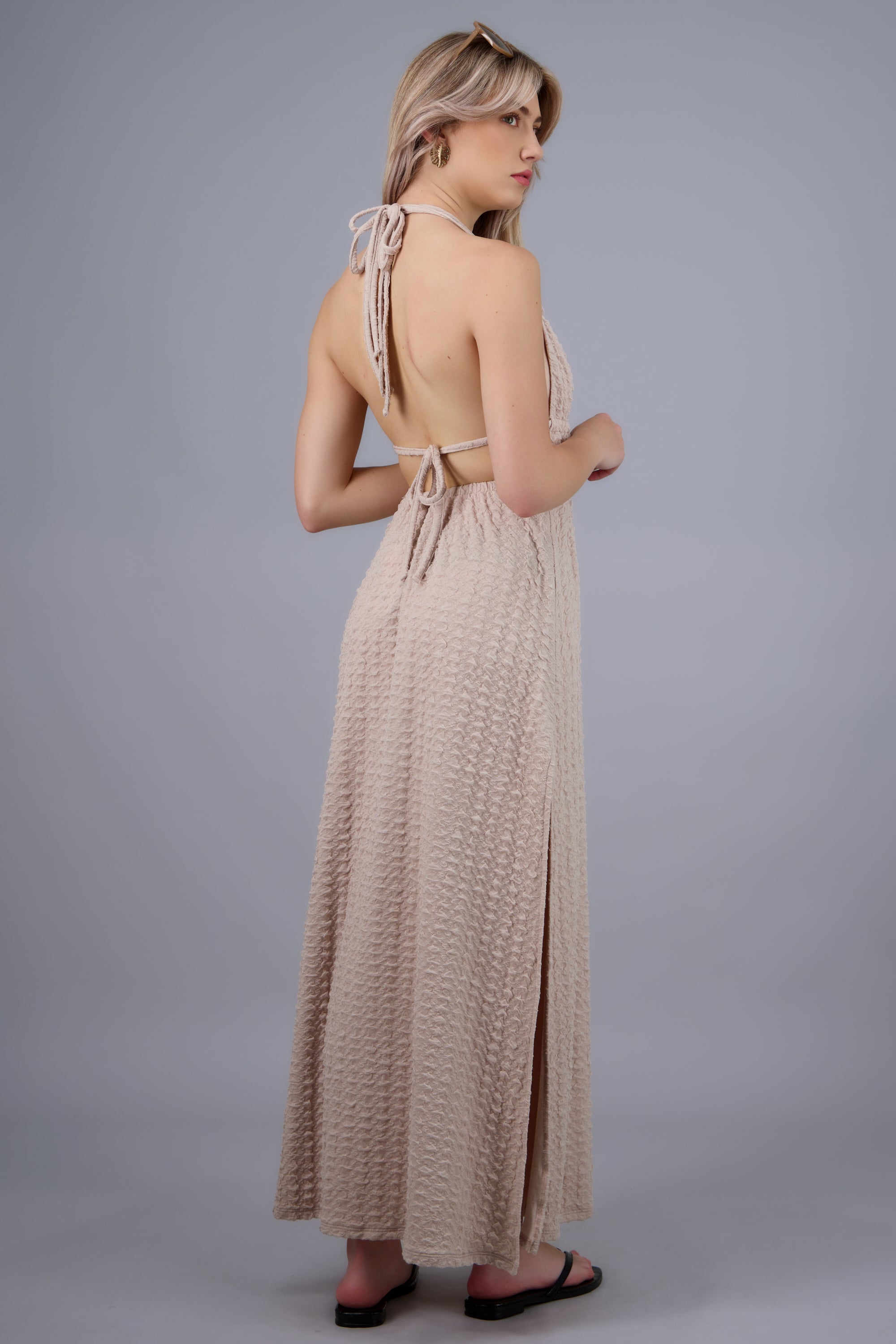 Vestido maxi escote espalda CREMA