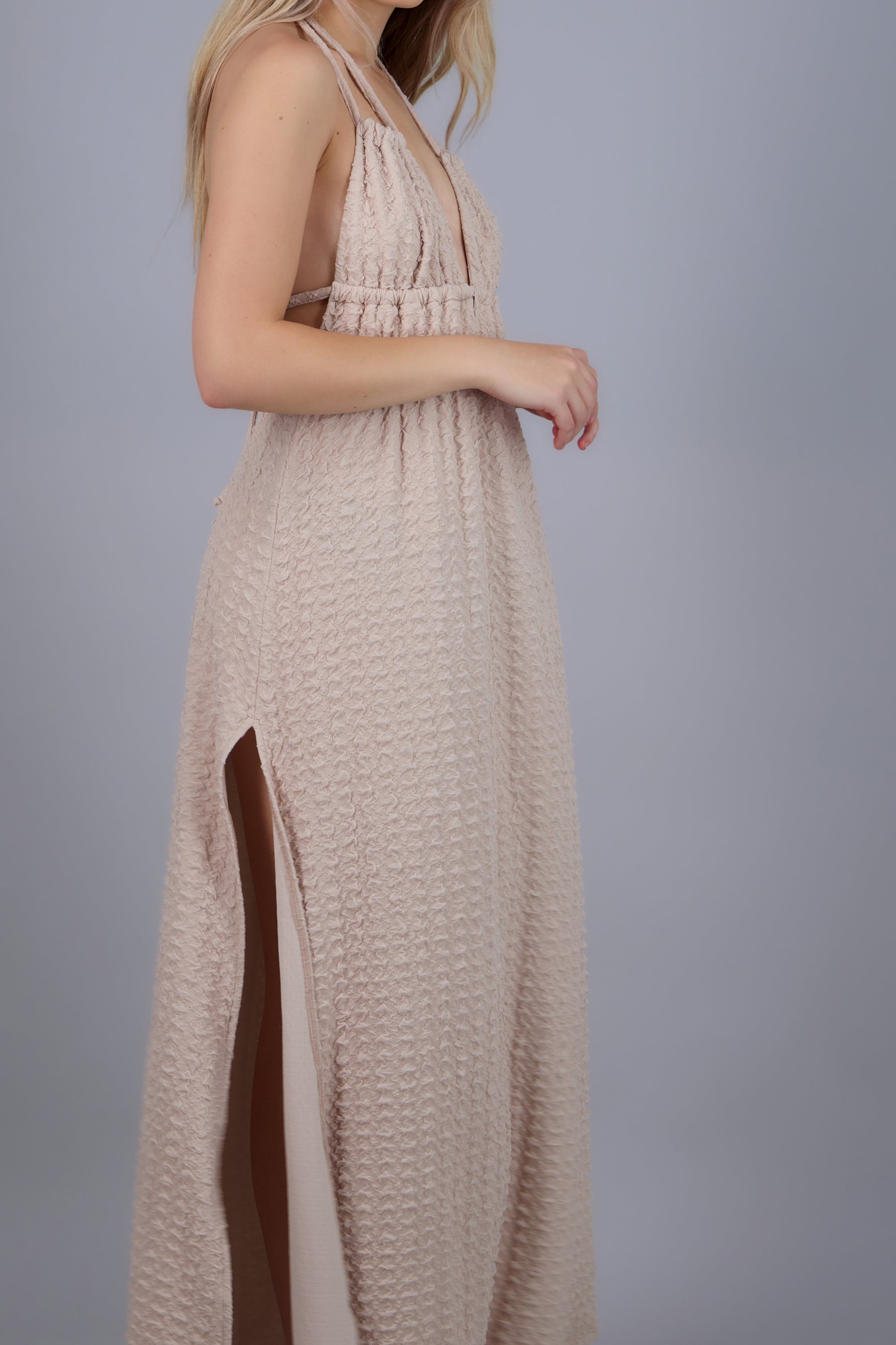 Vestido maxi escote espalda CREMA