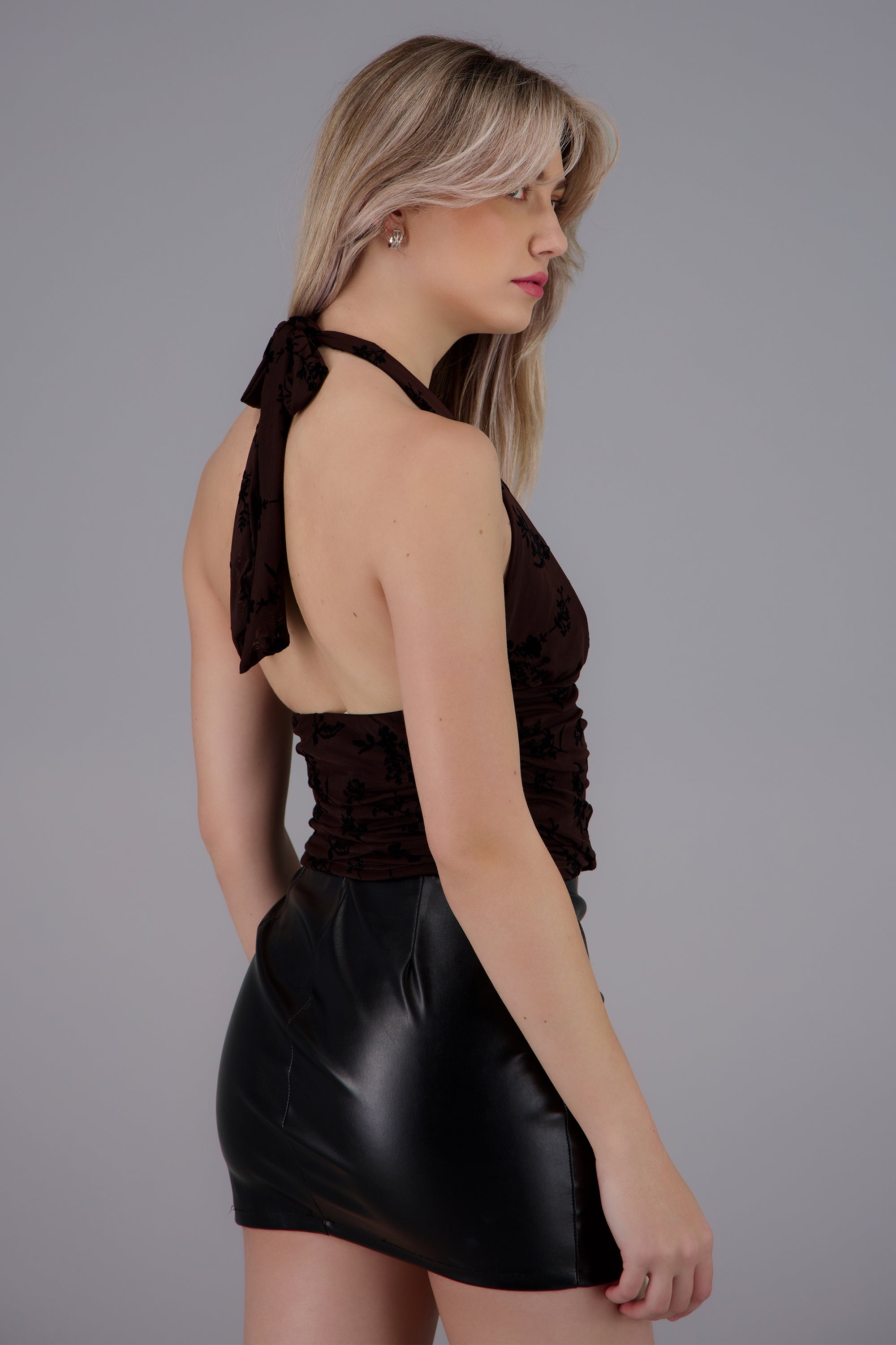 Top halter detalle pliegues mesh flok CAFE COMBO