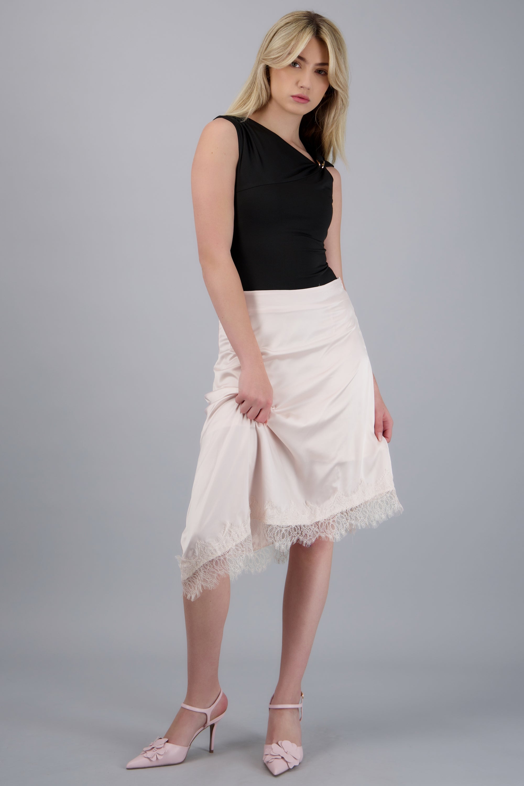 FALDA SATIN ASIMETRICA DET ENCAJE CREMA