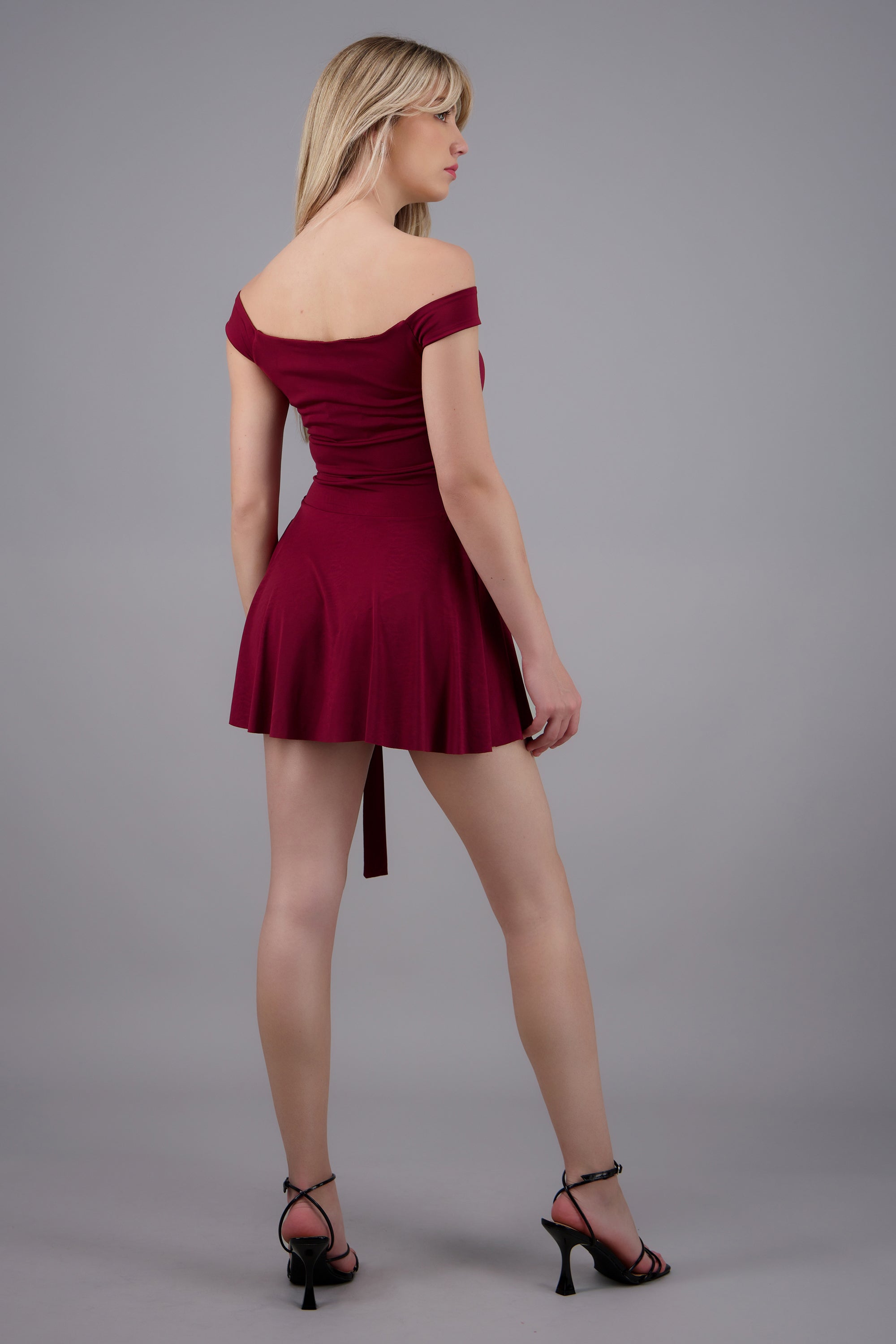 Vestido mini off shoulder detalle hebilla VINO