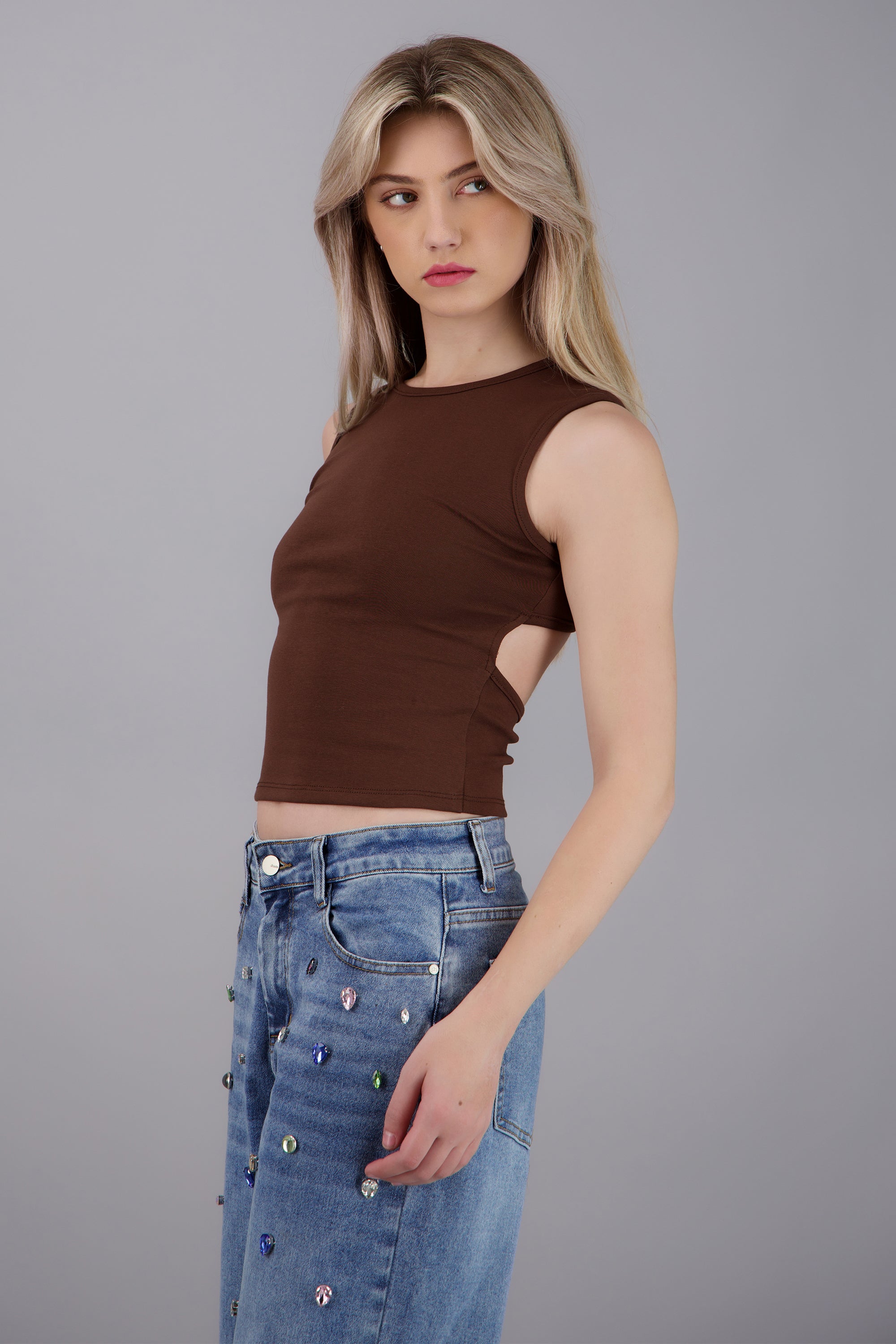 Top sin mangas rib detalle escote en espalda CHOCOLATE