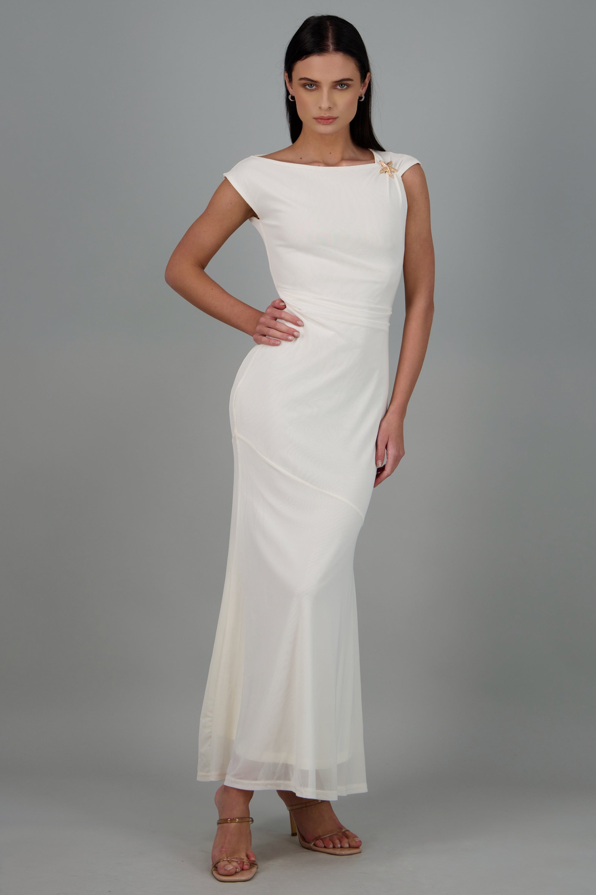 Vestido midi detalle hombro estrella HUESO