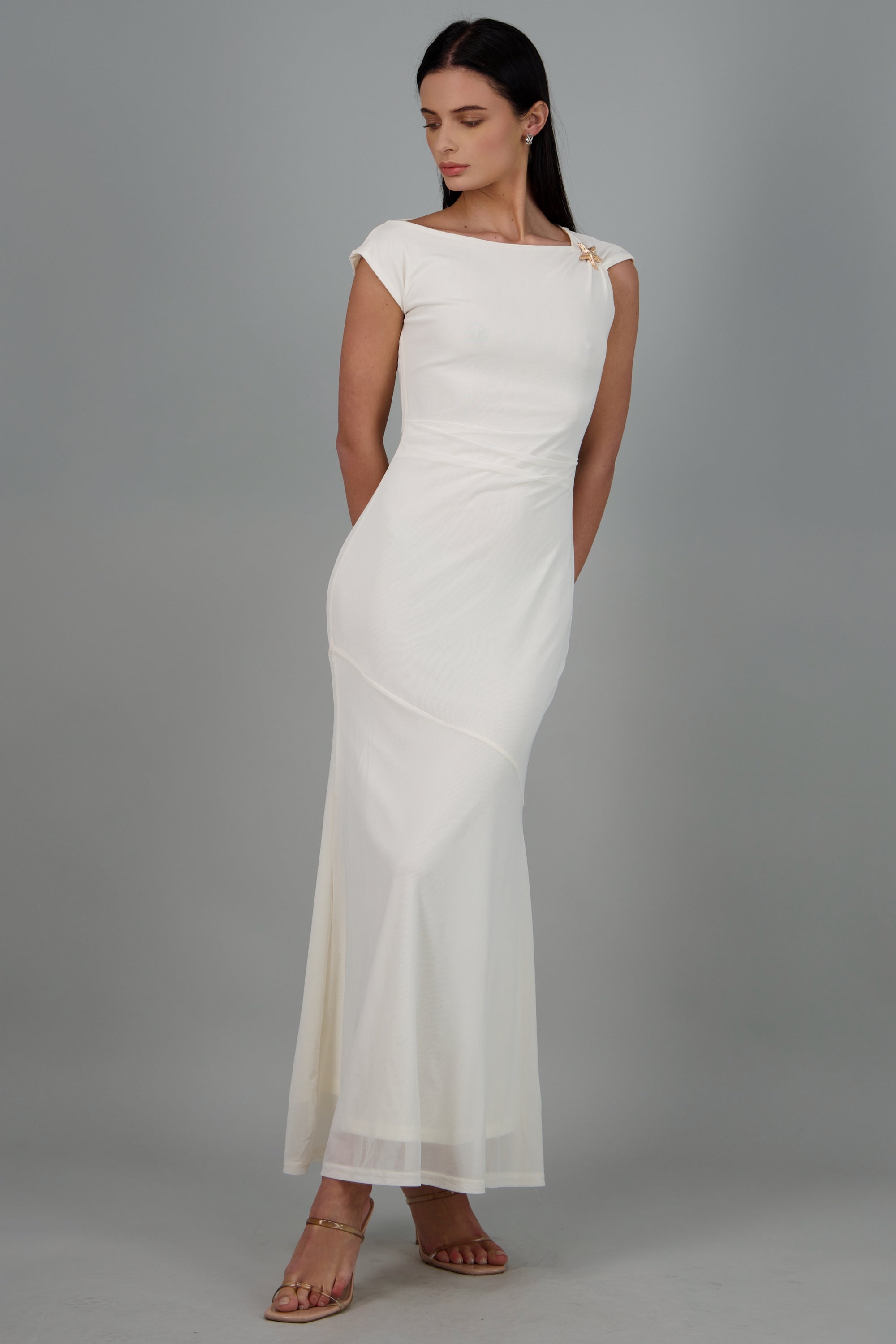 Vestido midi detalle hombro estrella HUESO