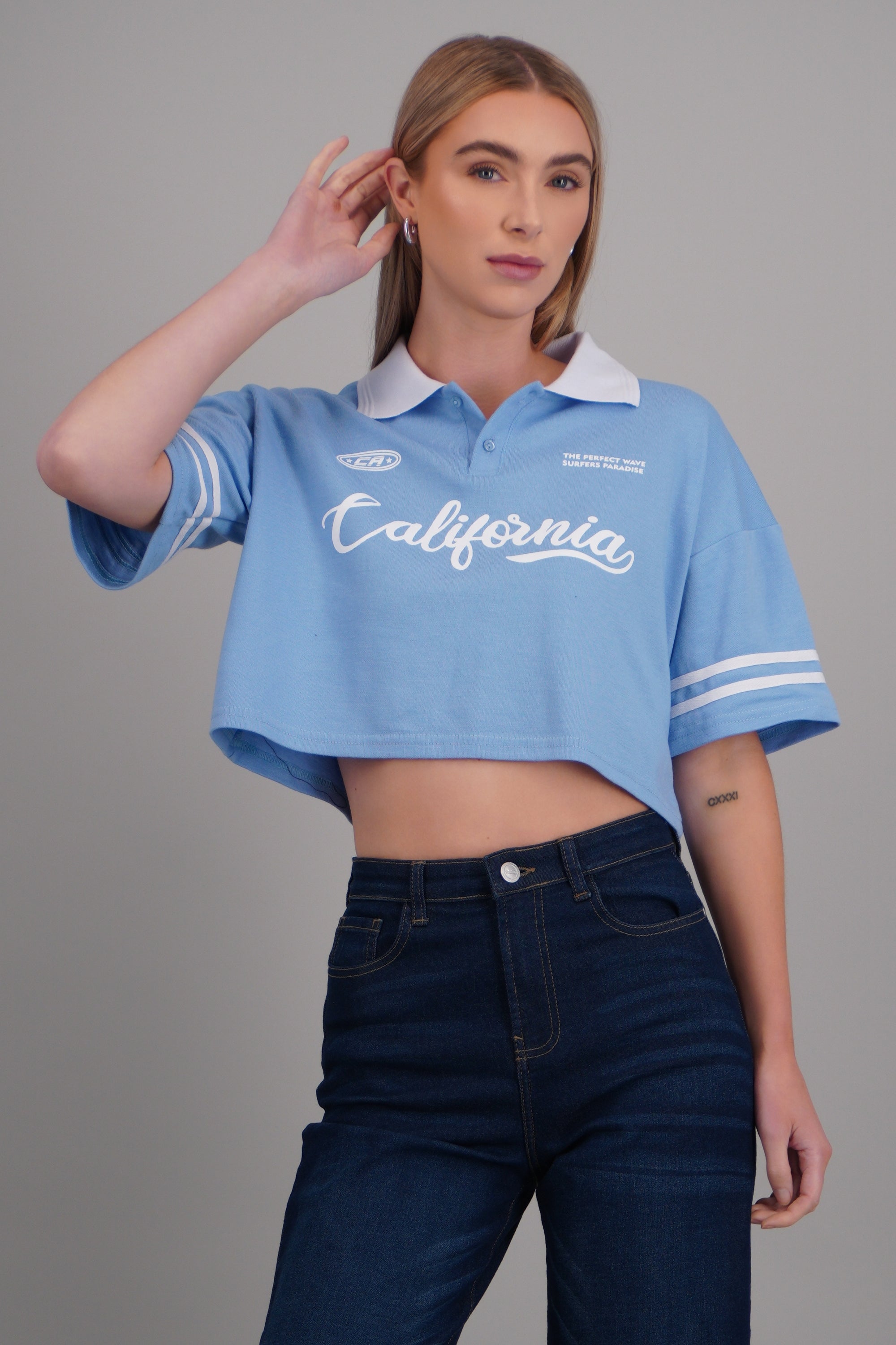 Polo boxy contraste California AZUL PASTEL