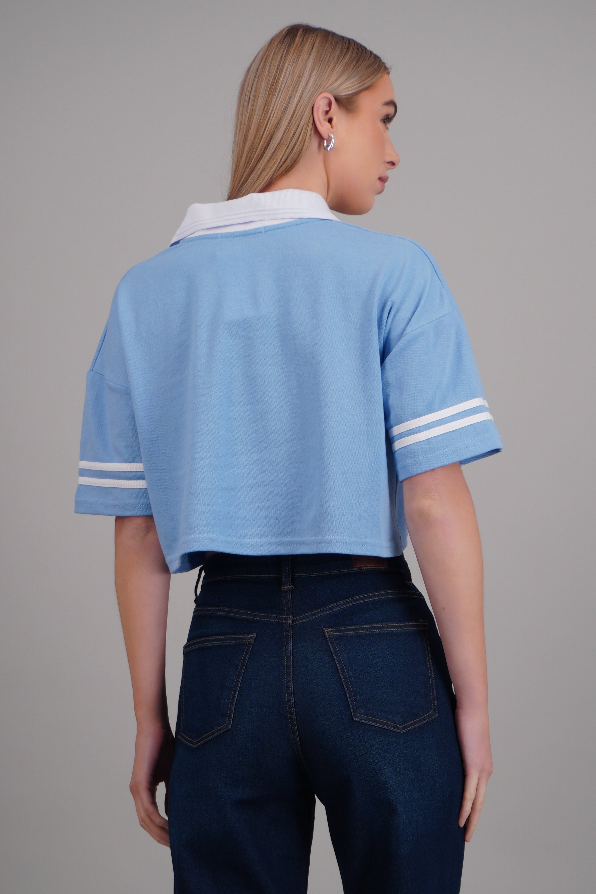 Polo boxy contraste California AZUL PASTEL