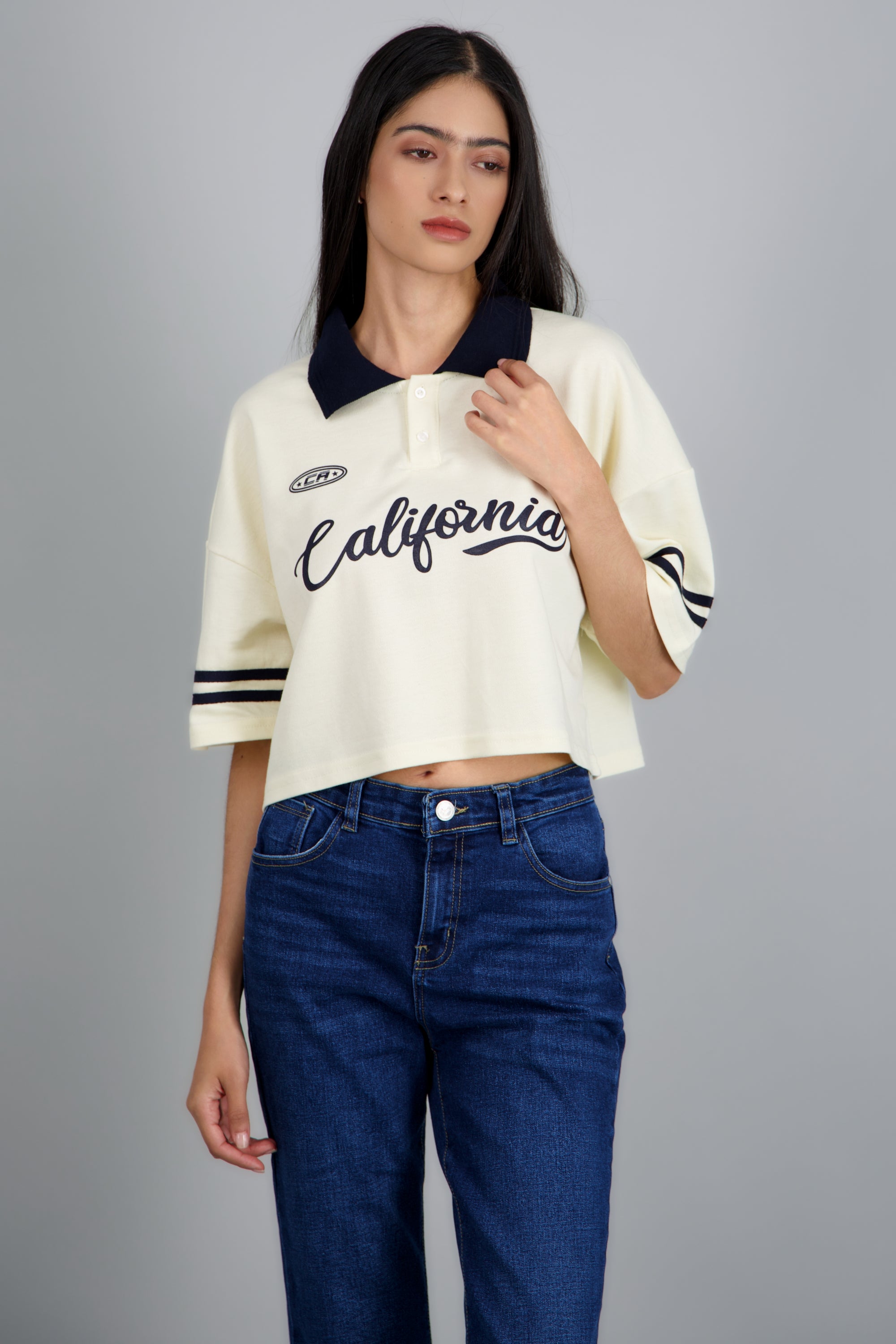 Polo boxy contraste California HUESO COMBO